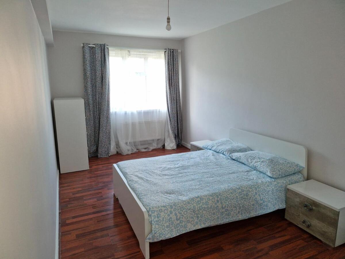 Flat In City Of London - E1 *