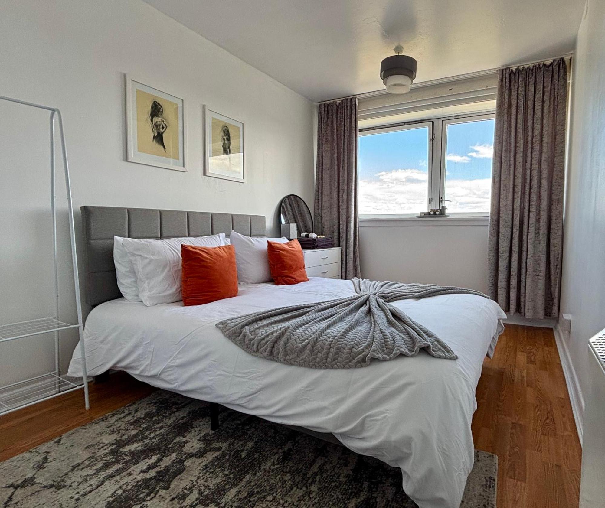 Stylish 2-bed Retreat Steps From Emirates Stadium Apartment London