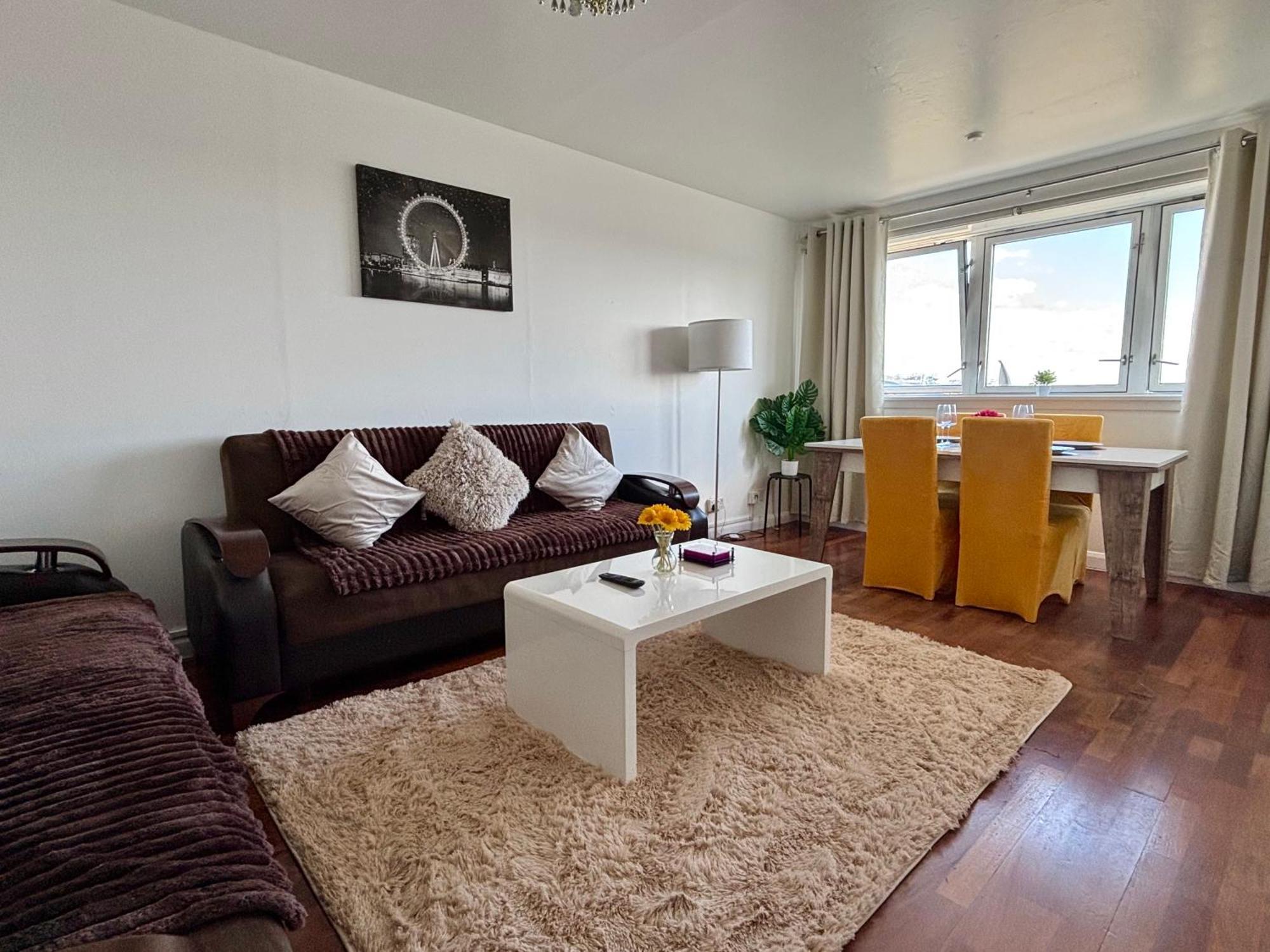 Stylish 2-bed Retreat Steps From Emirates Stadium London