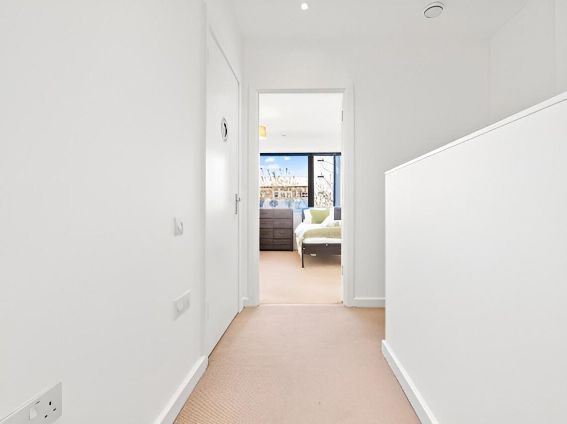 Spacious, Lovely 2 Bed In Hackney Wick Apartment *