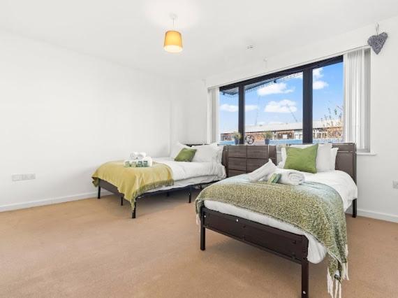 Spacious, Lovely 2 Bed In Hackney Wick Apartment *