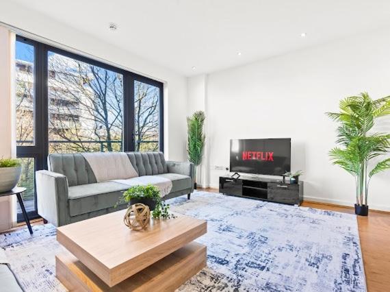 Spacious, Lovely 2 Bed In Hackney Wick * London