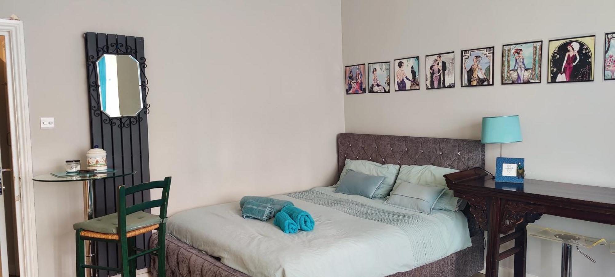 With Jacuzzi Bath, Ground Floor, Excellent Transport Connections Leilighet London