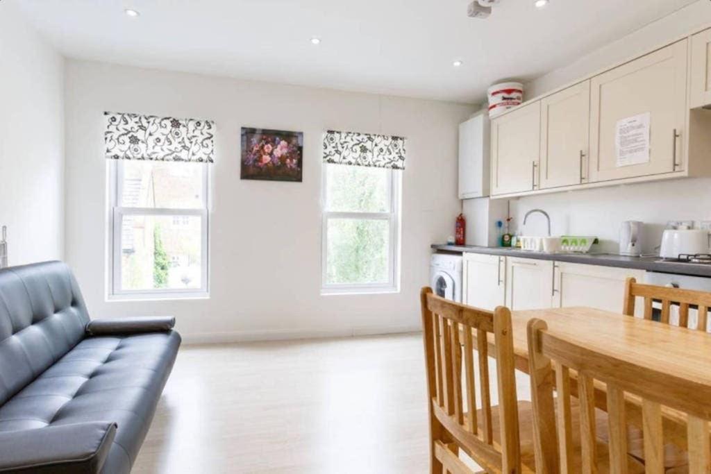 Renovated 4 Bed Flat In Islington London