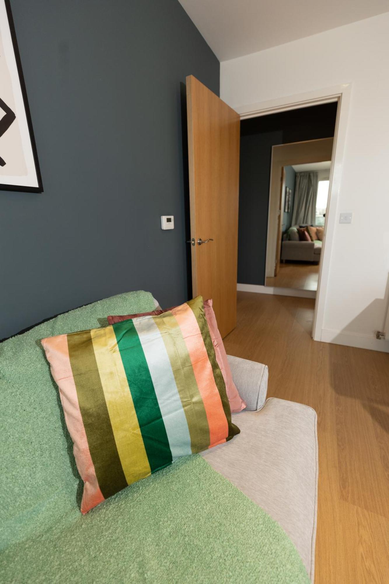 Stylish 3 Bed Near Downtown & Free Parking Lägenhet