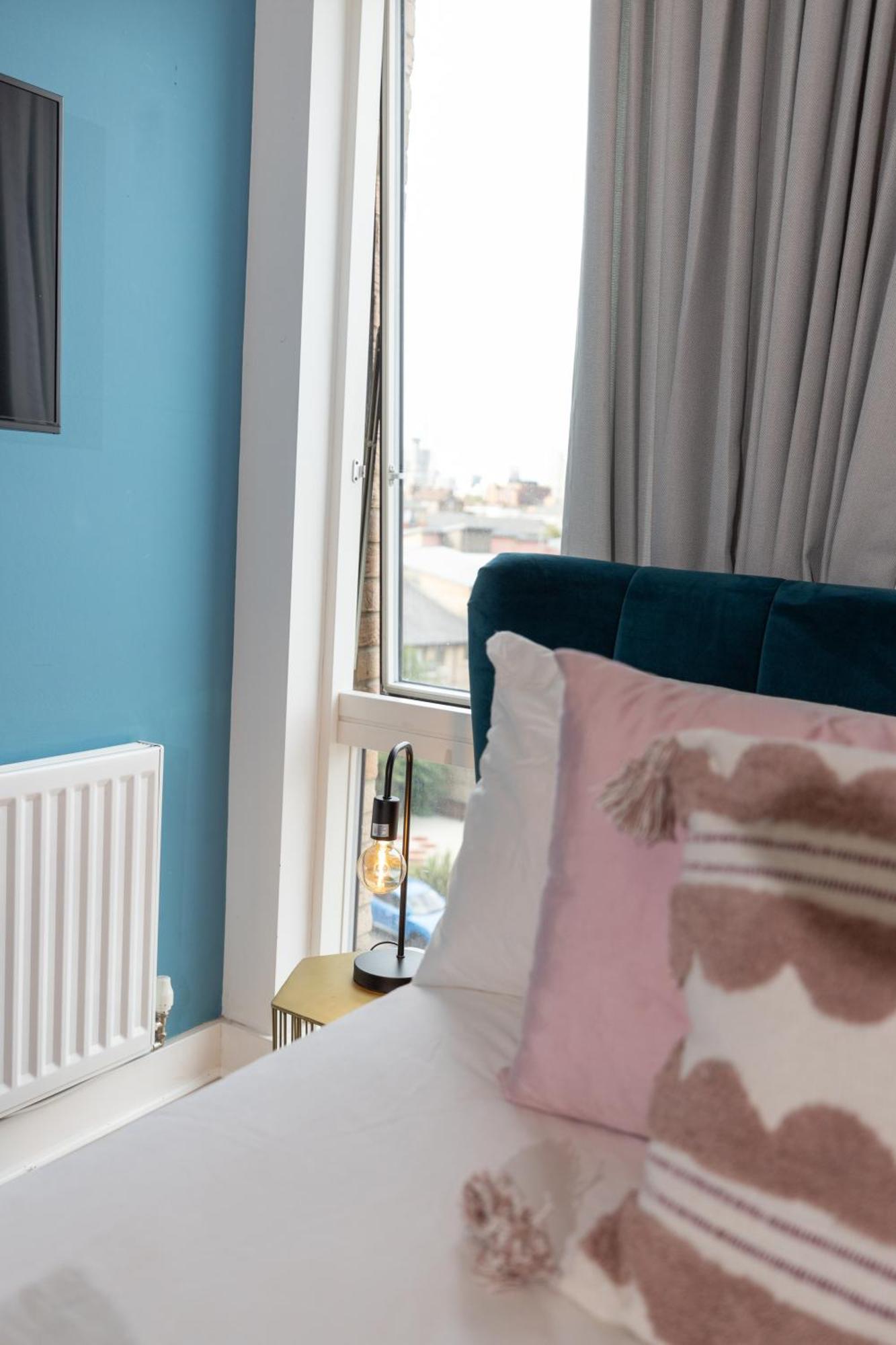 Stylish 3 Bed Near Downtown & Free Parking Lägenhet