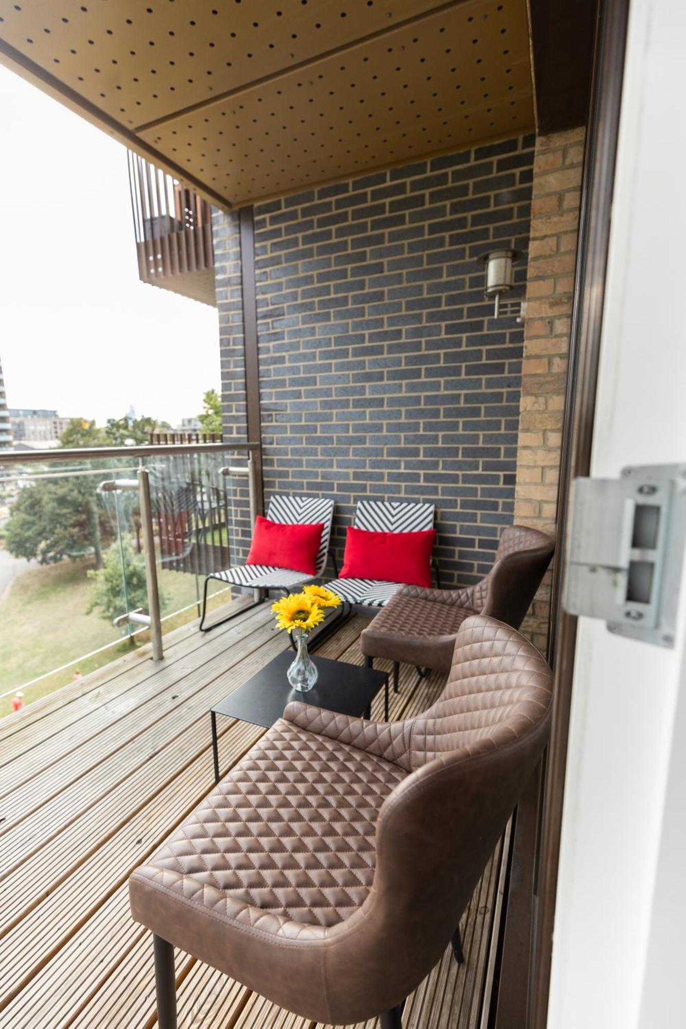 Stylish 3 Bed Near Downtown & Free Parking Lägenhet London