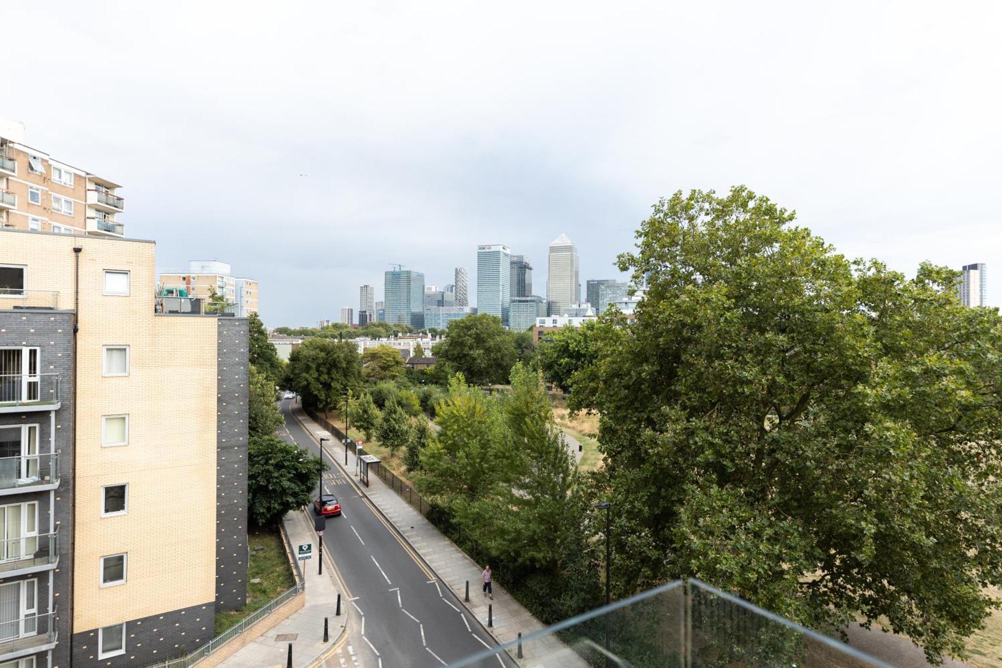 Lägenhet Stylish 3 Bed Near Downtown & Free Parking London