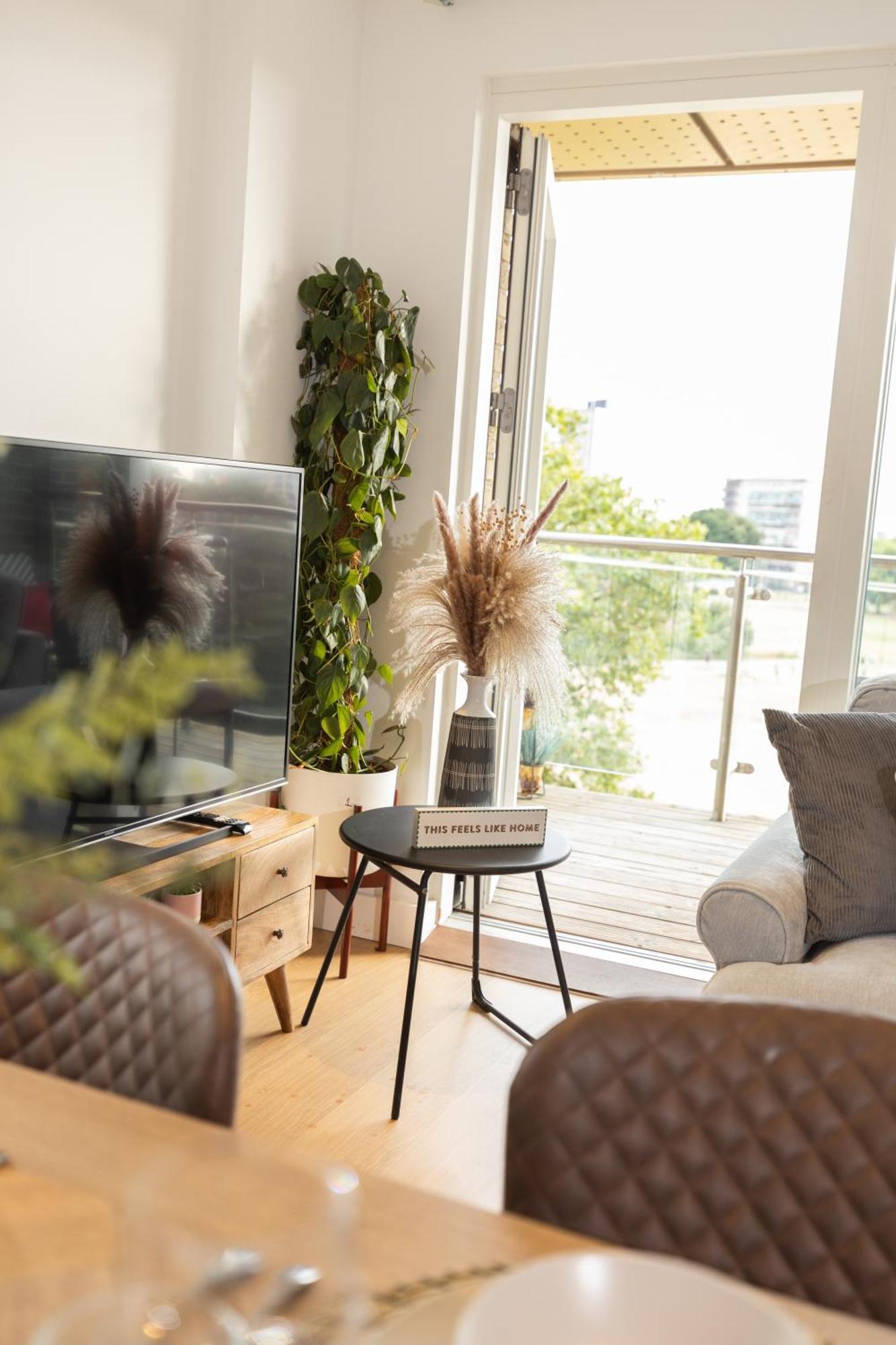 Stylish 3 Bed Near Downtown & Free Parking Lägenhet *
