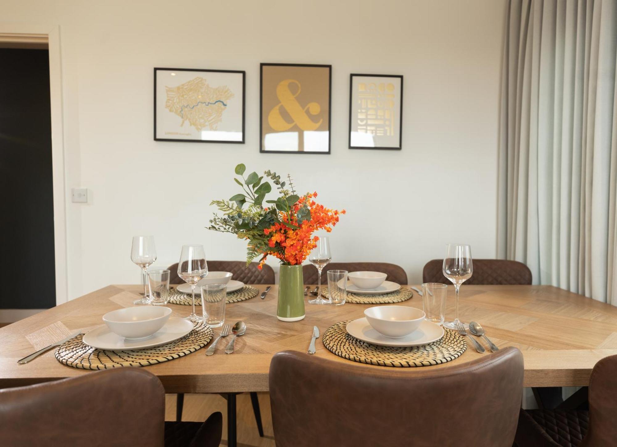 Stylish 3 Bed Near Downtown & Free Parking Lägenhet