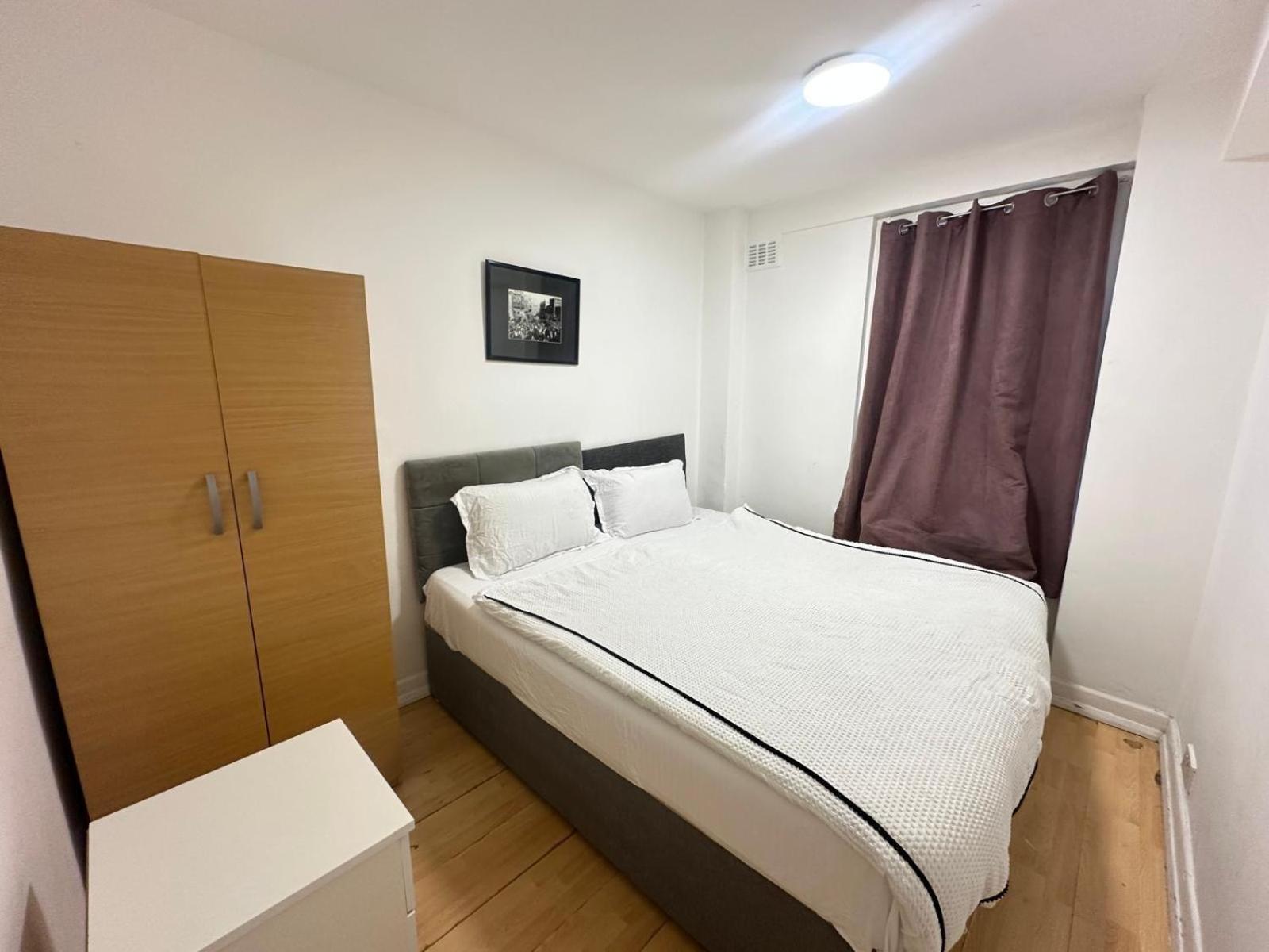 Beautiful Two Bedroom Edgware Road Apartment *