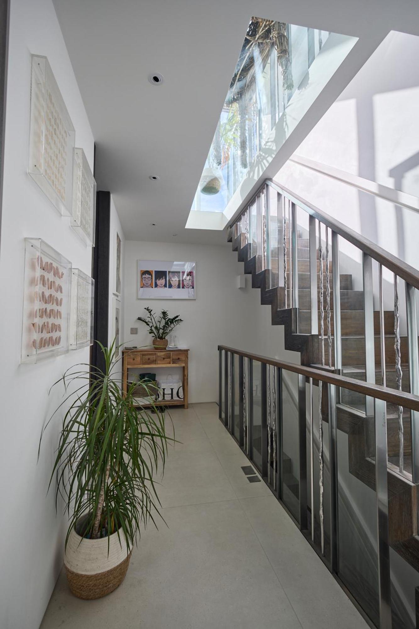 Apartment Modern Penthouse With Balcony & Views