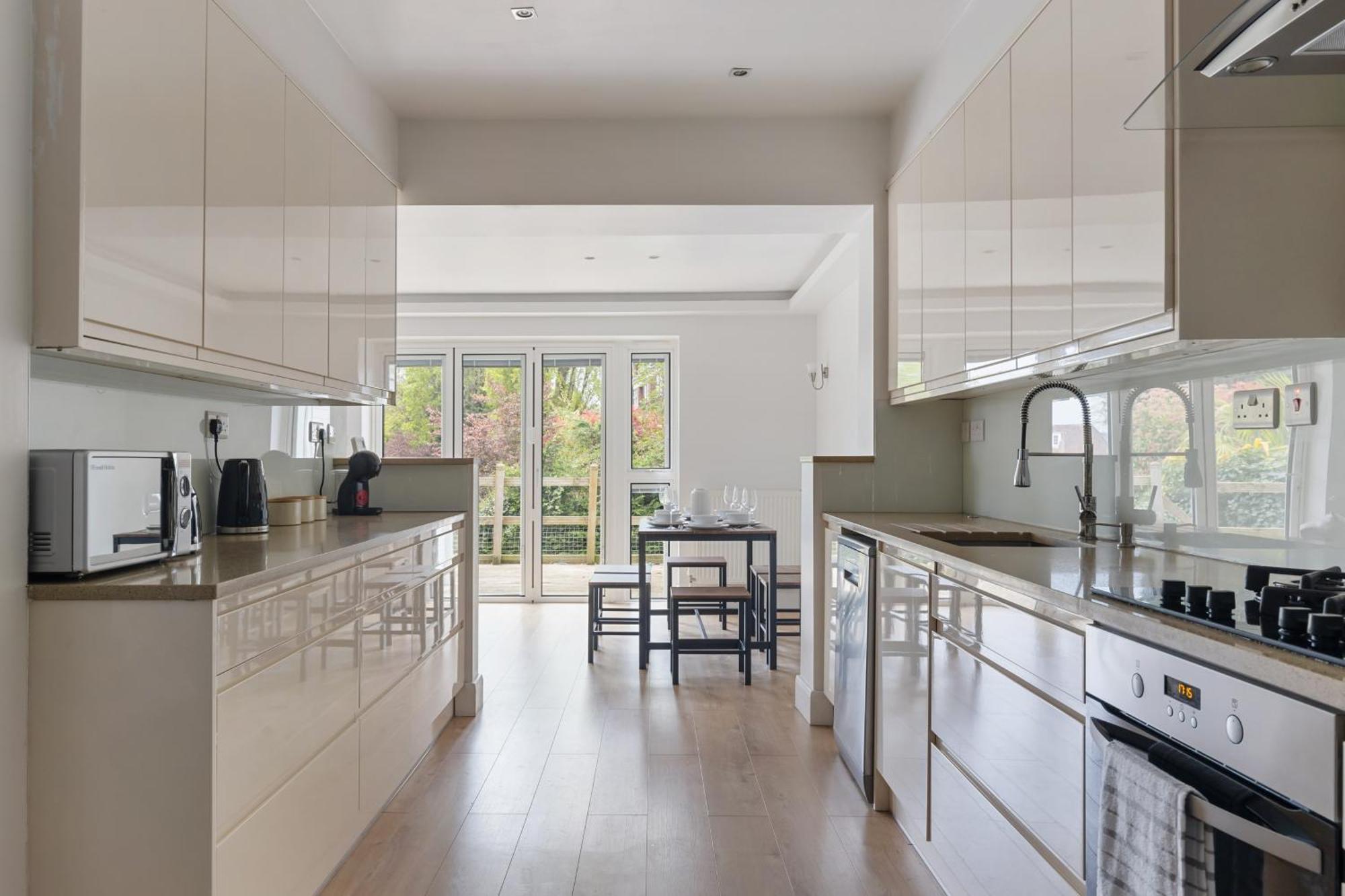 Stunning 3bd With Garden & Free Parking Appartement Londen