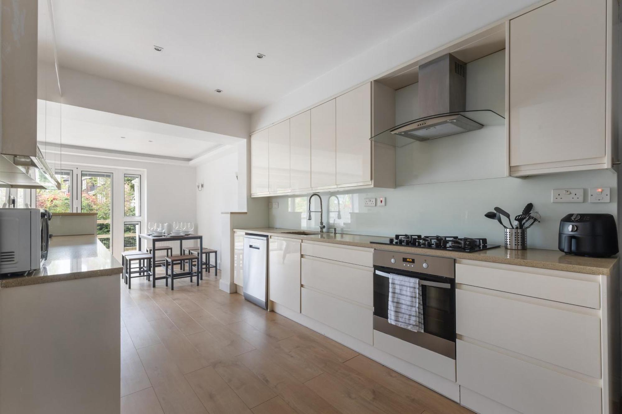 Stunning 3bd With Garden & Free Parking Appartement
