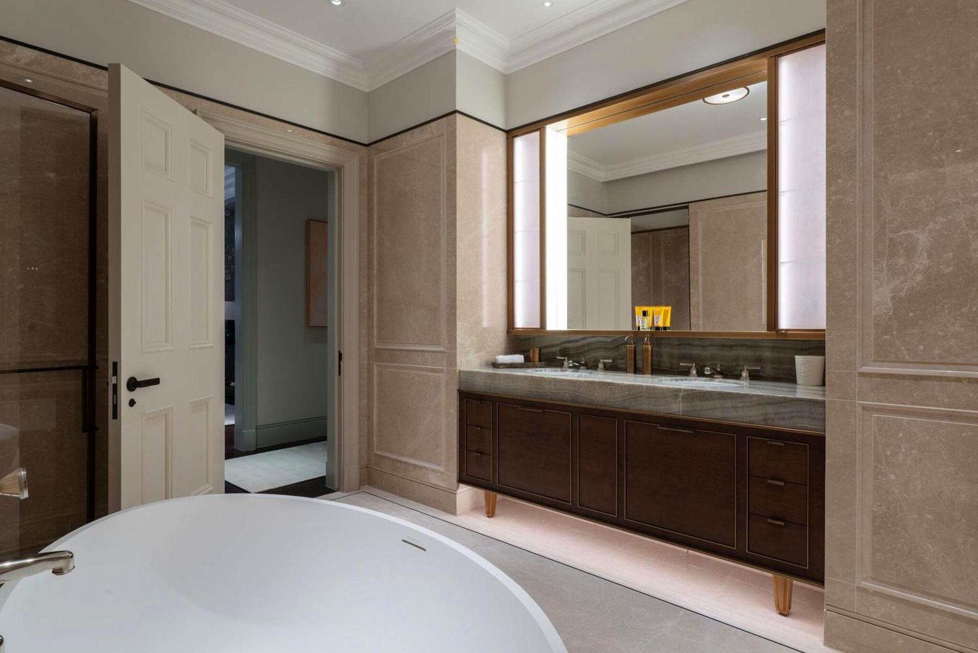 Three Bedroom With Pool And Apartment *