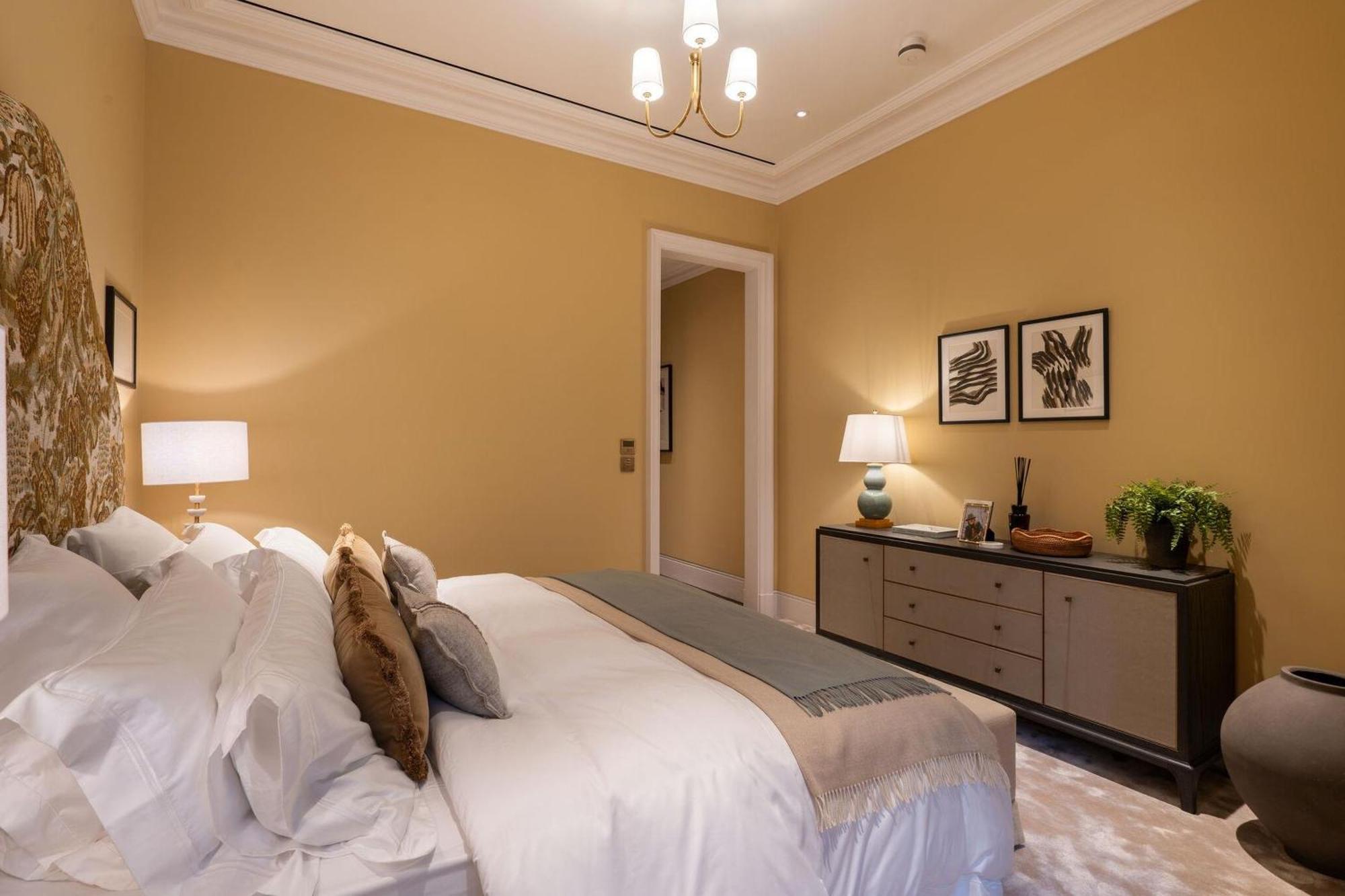 Three Bedroom With Pool And London