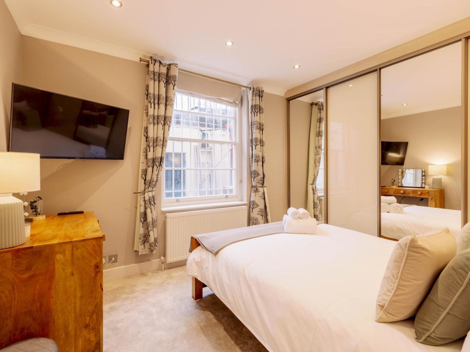 Pass The Keys Lovely 2-bedroom Flat In Pimlico W Outdoor Patio Lägenhet London