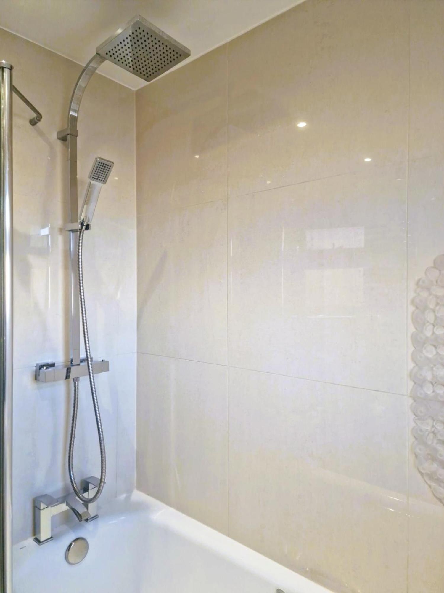2 Bed Close To Appartement