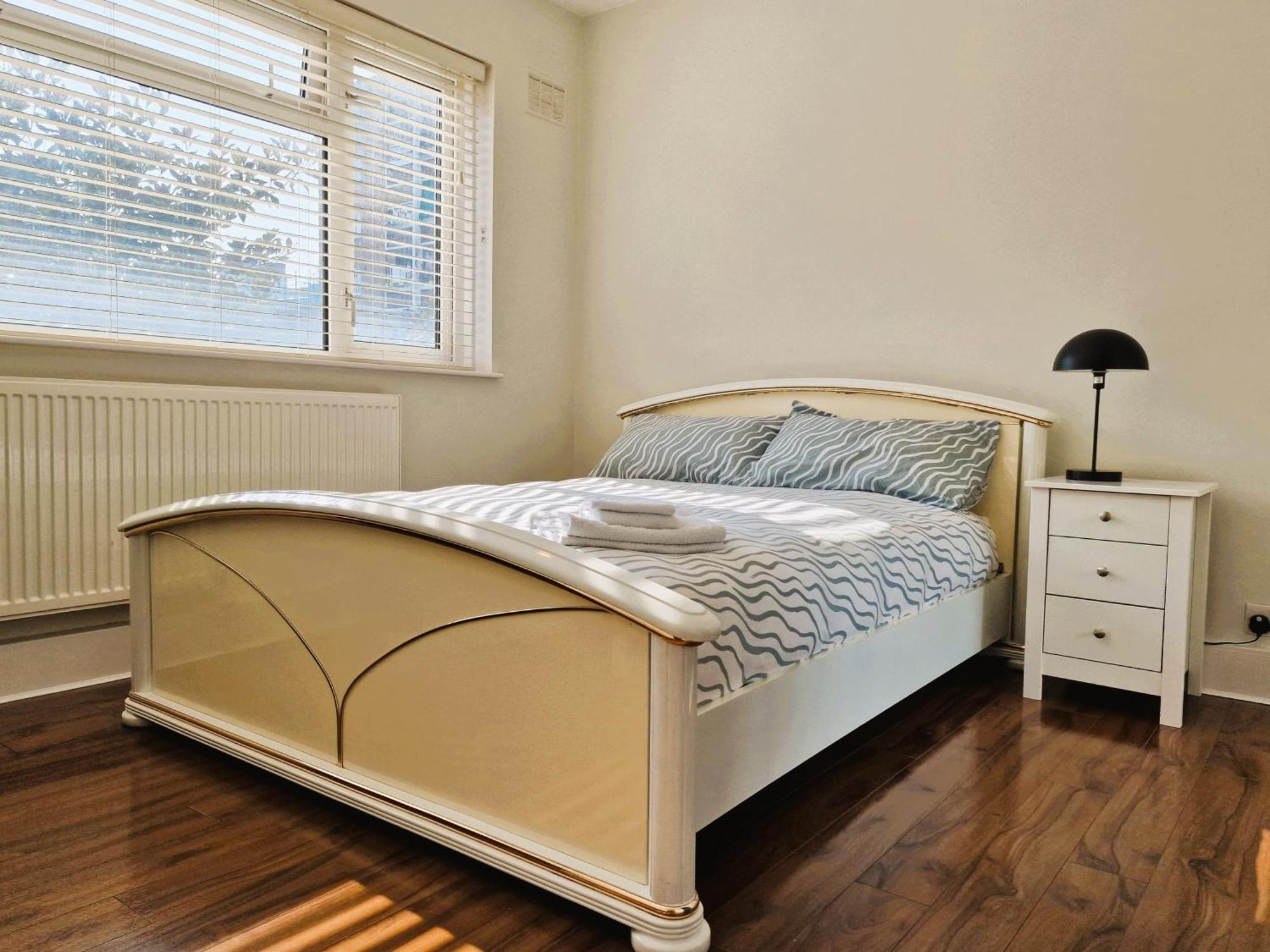 2 Bed Close To Appartement