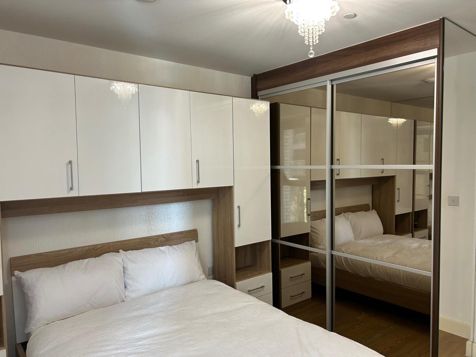 Lägenhet 1-Bed Apt Sleeps 4 Central To Shops & Transport *