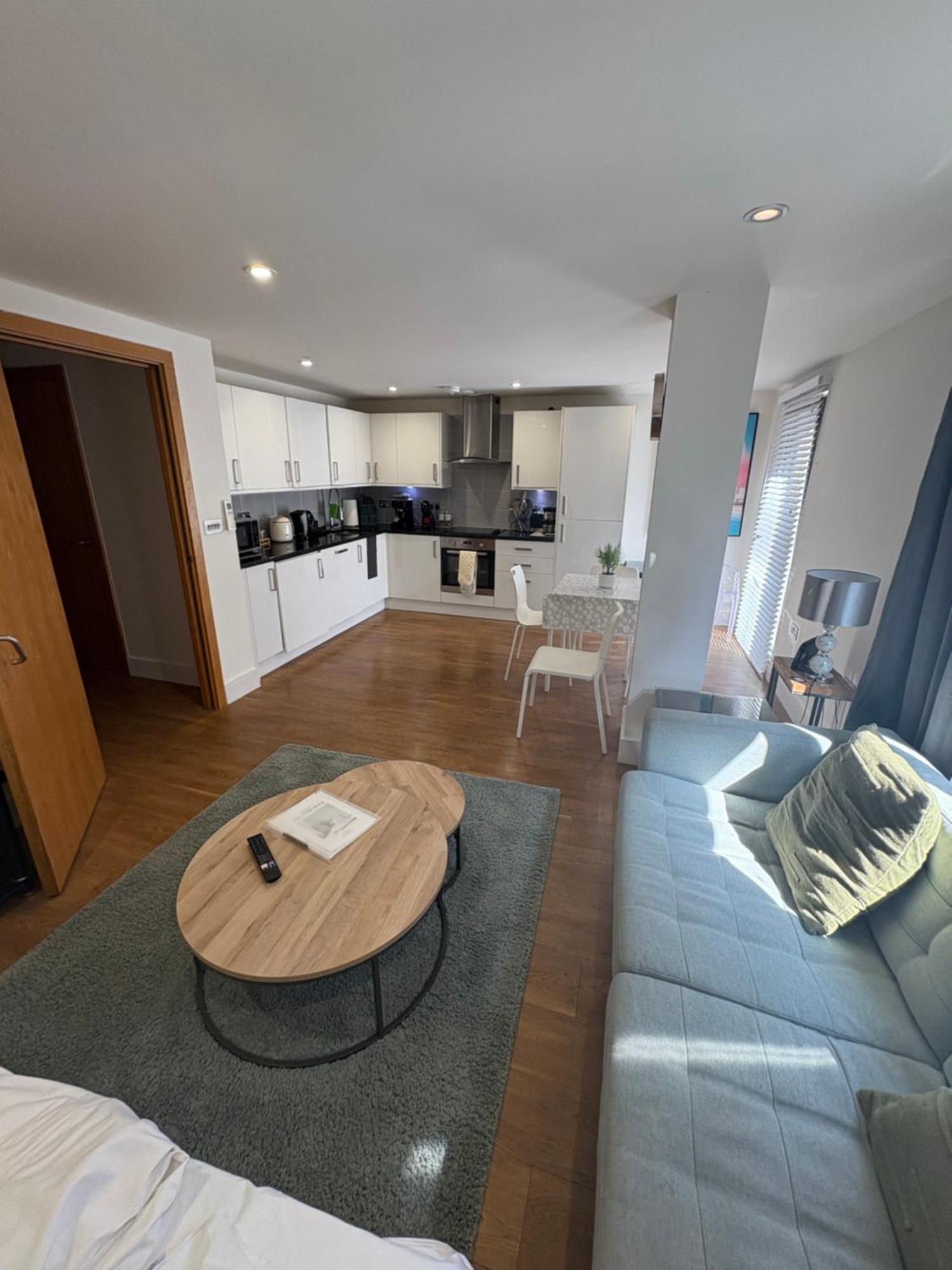 Modern 2 Bed 2 Bath Hyde Park * London