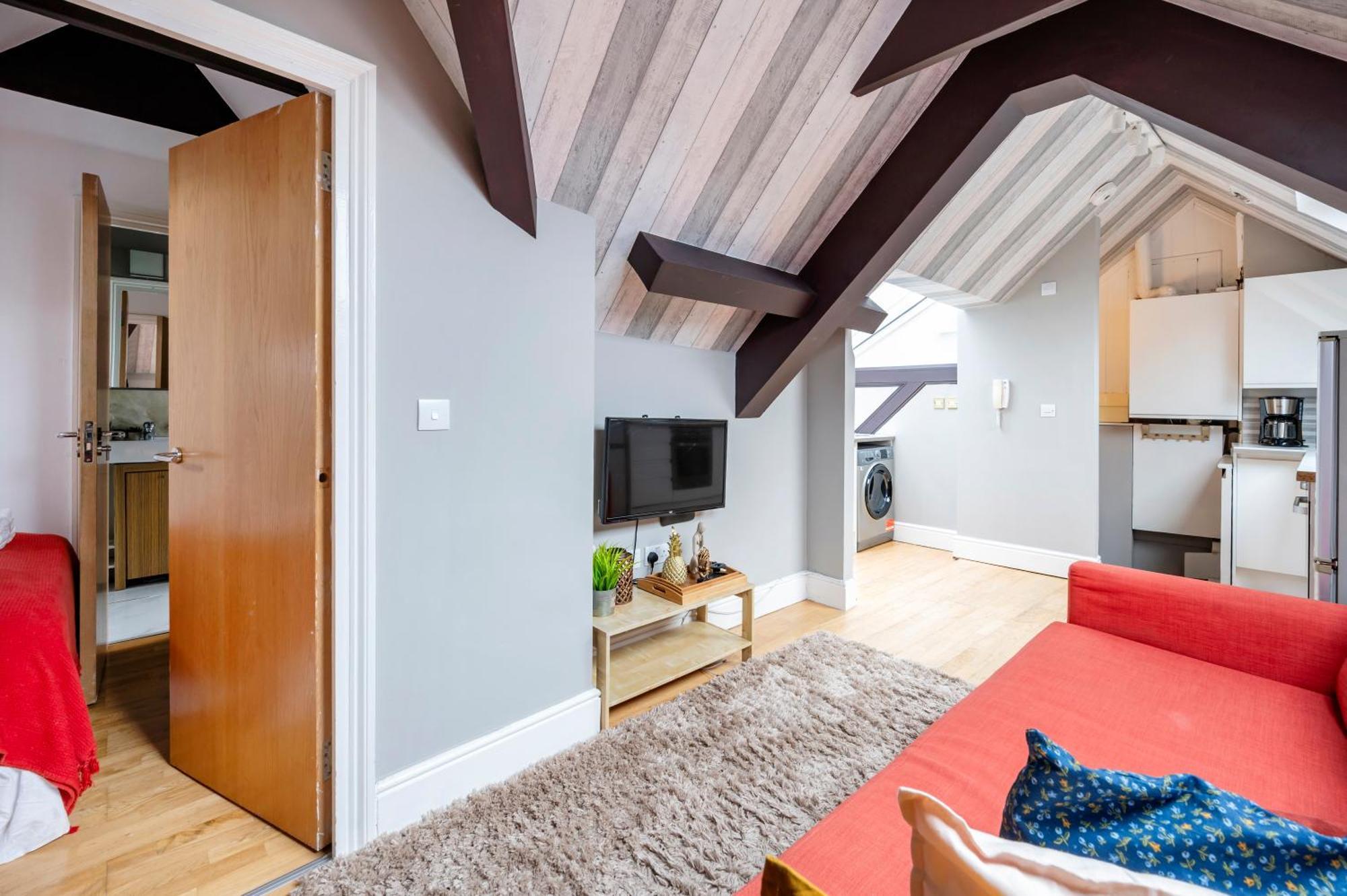Sunny Loft In Center Of London