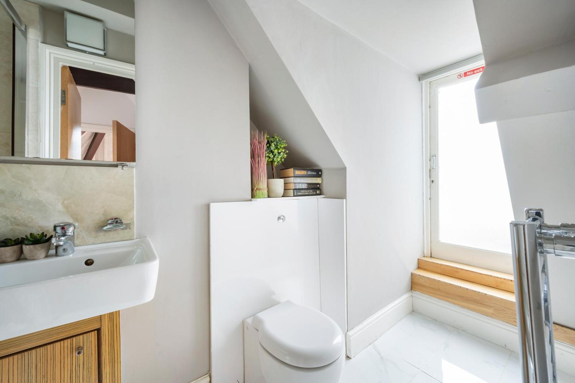Sunny Loft In Center Of *
