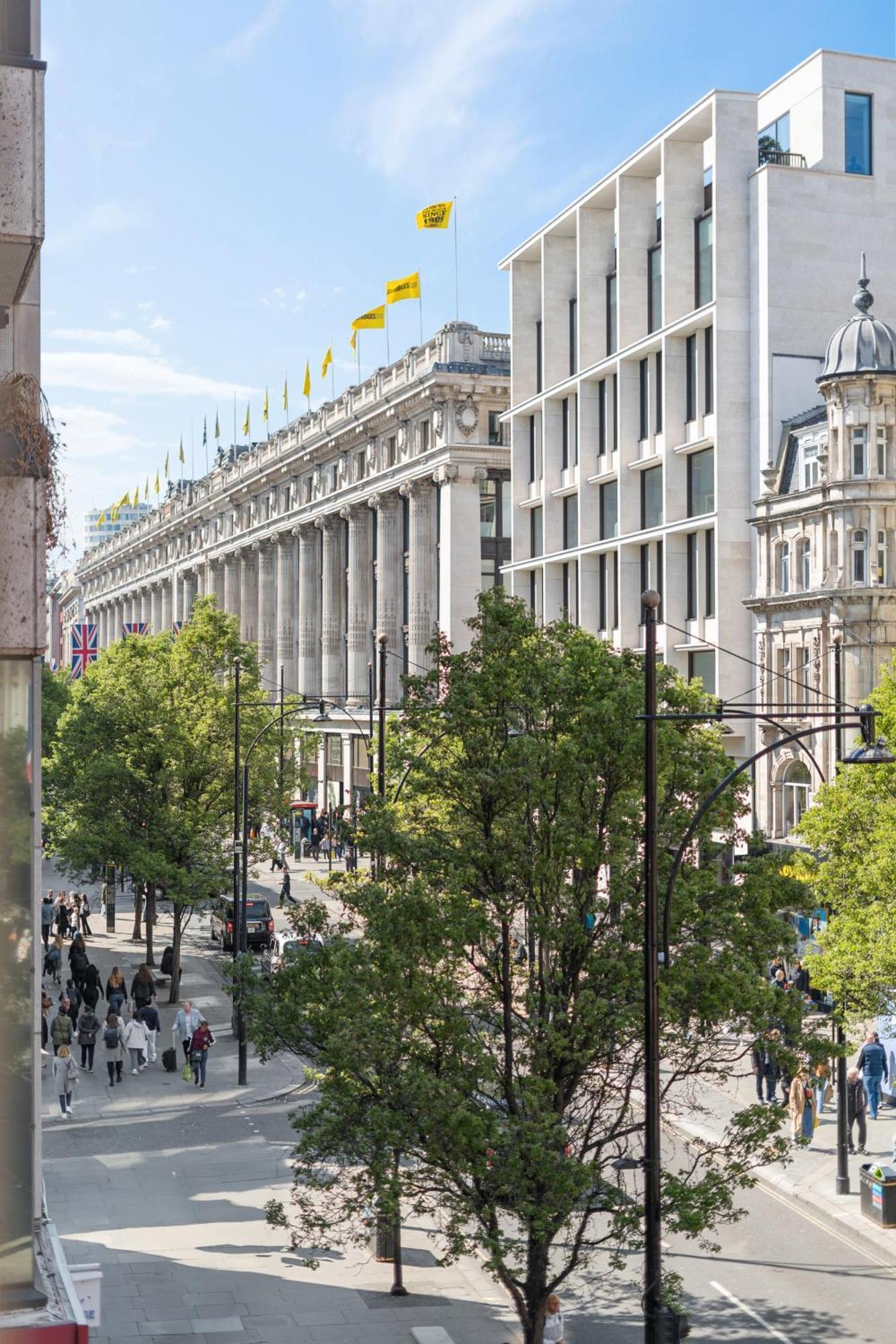 Apartment 3 Bedroom On Oxford Street Gc4