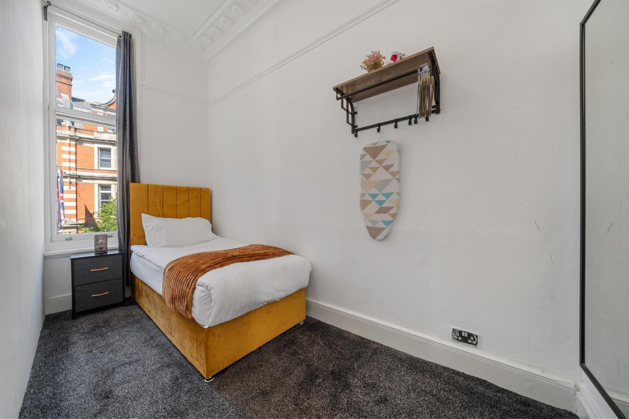 3 Bedroom On Oxford Street Gc4 Apartment London