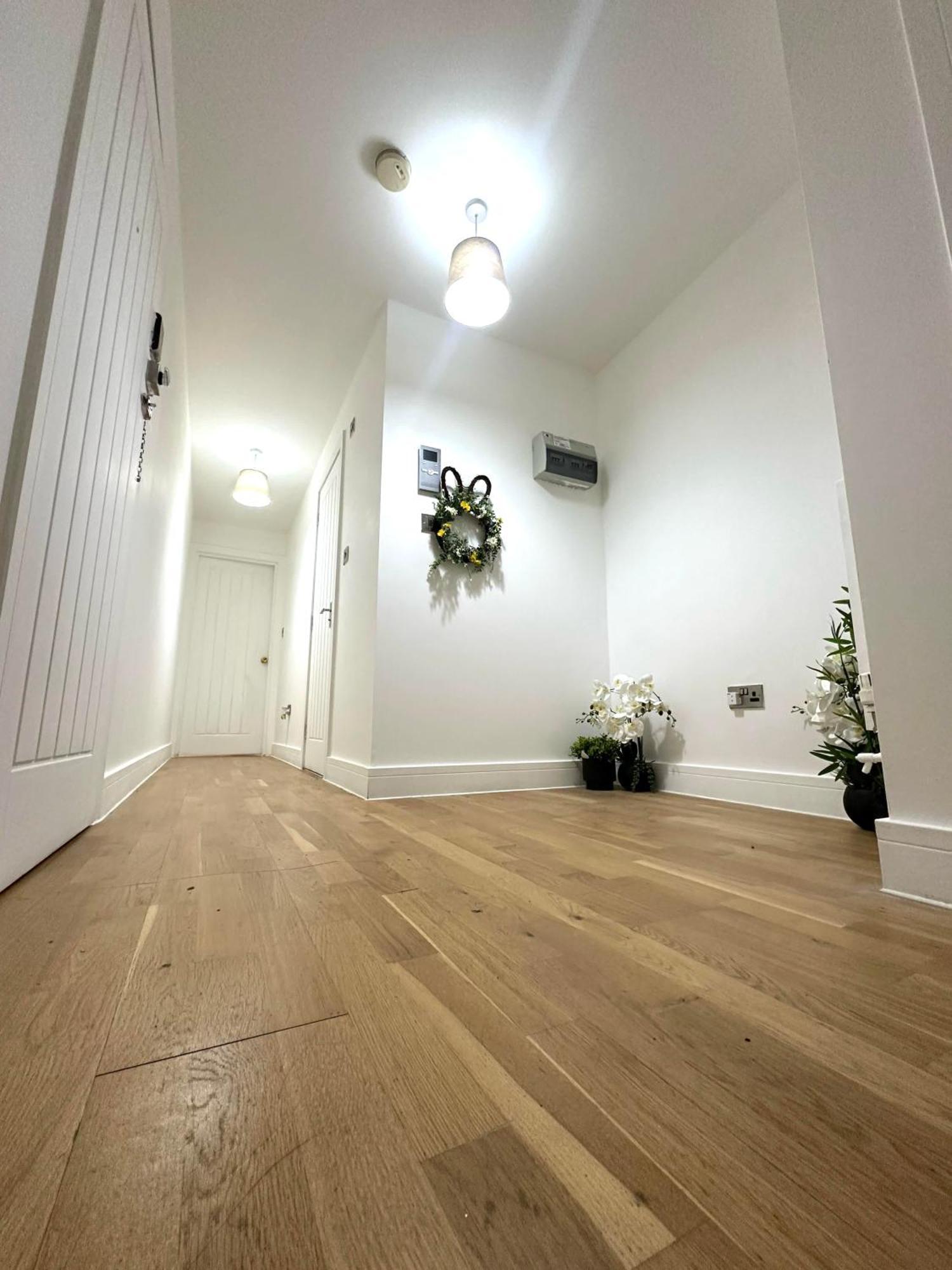 Elegant Spacious Modern 2 Bedroom - Whitechapel - 5mins To Aldgate Station