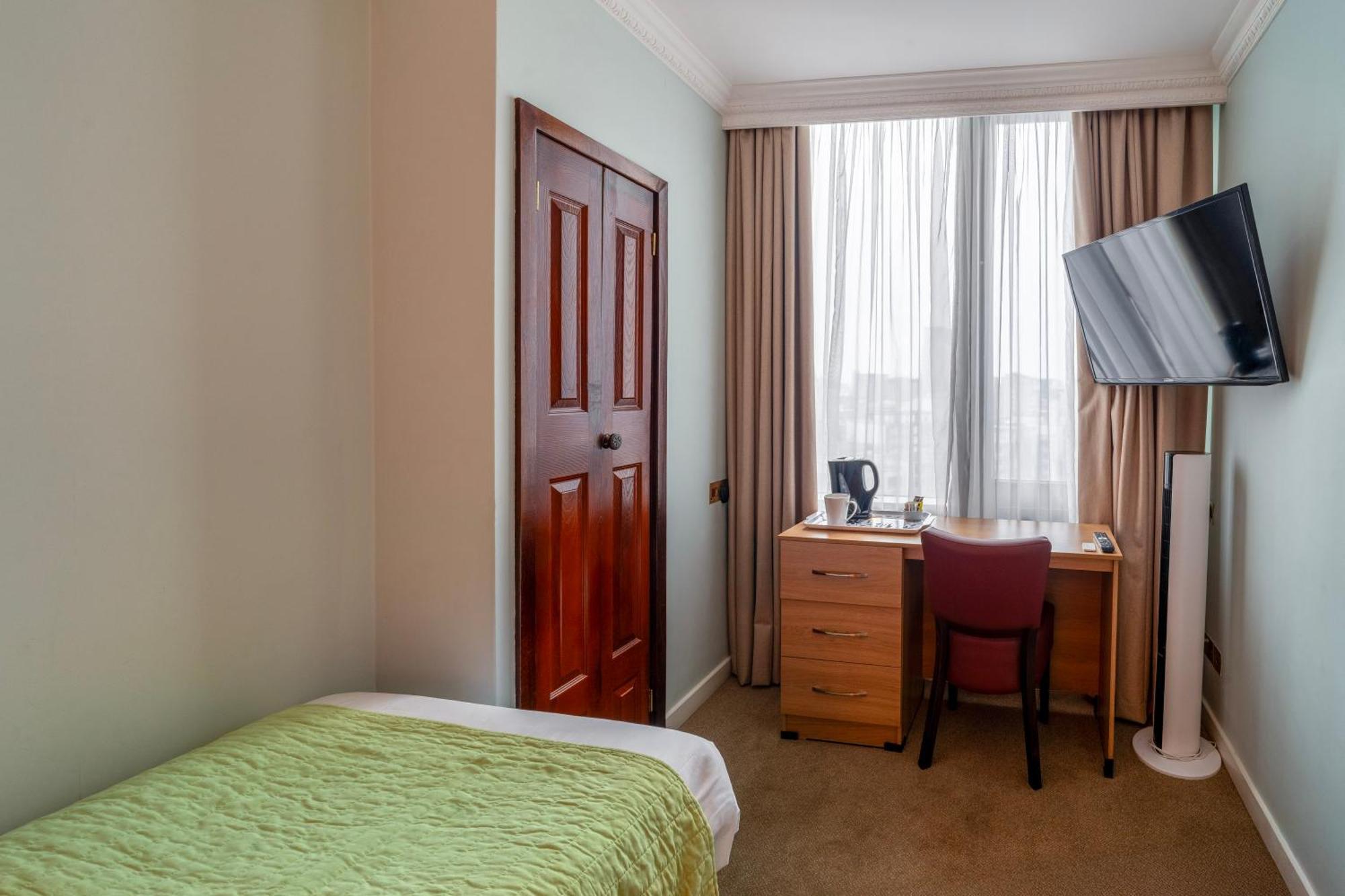 Britannia International Canary Wharf 4*