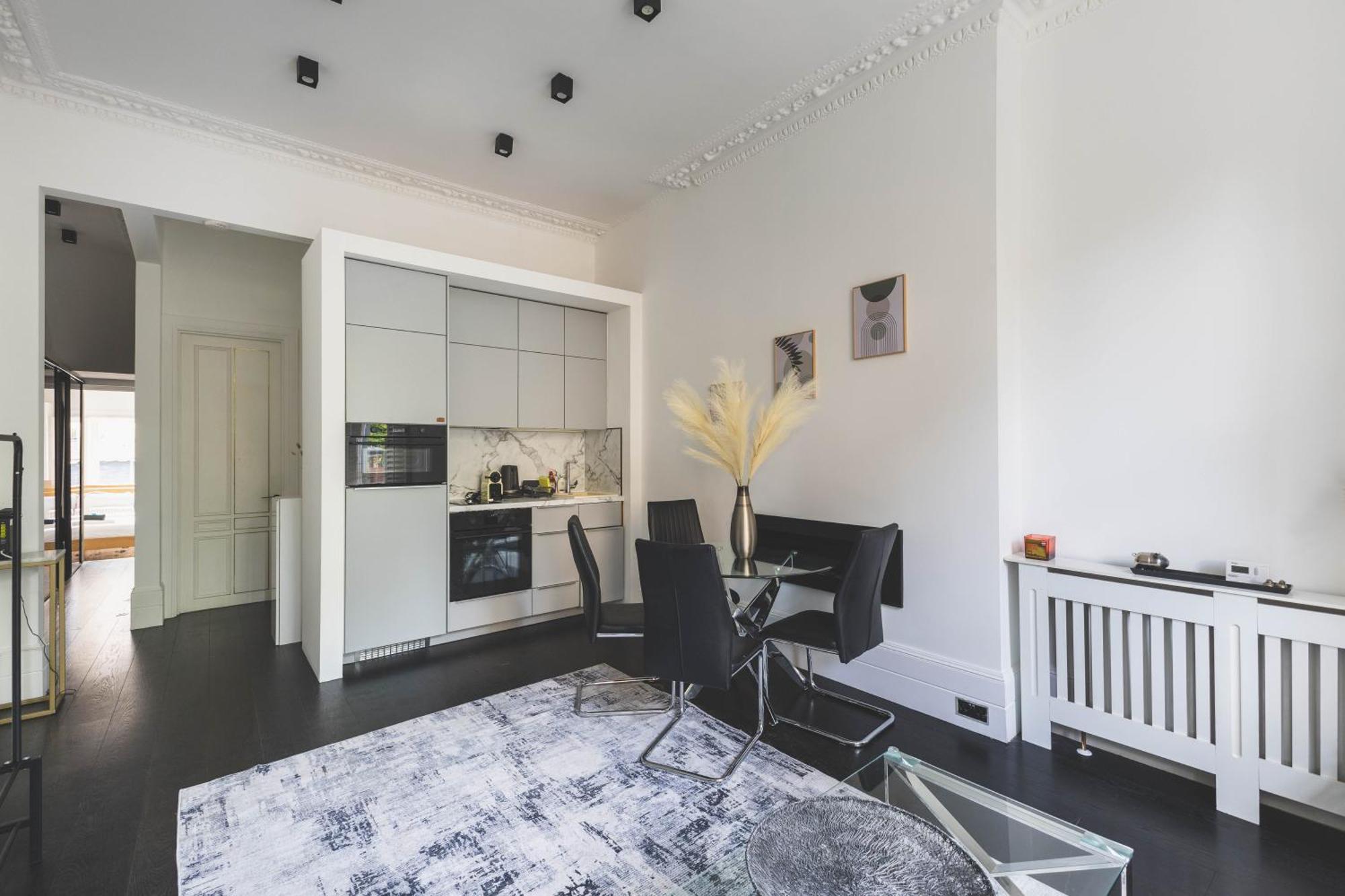 Lovely 2br Flat In Kensington, 2 Minutes Tube London