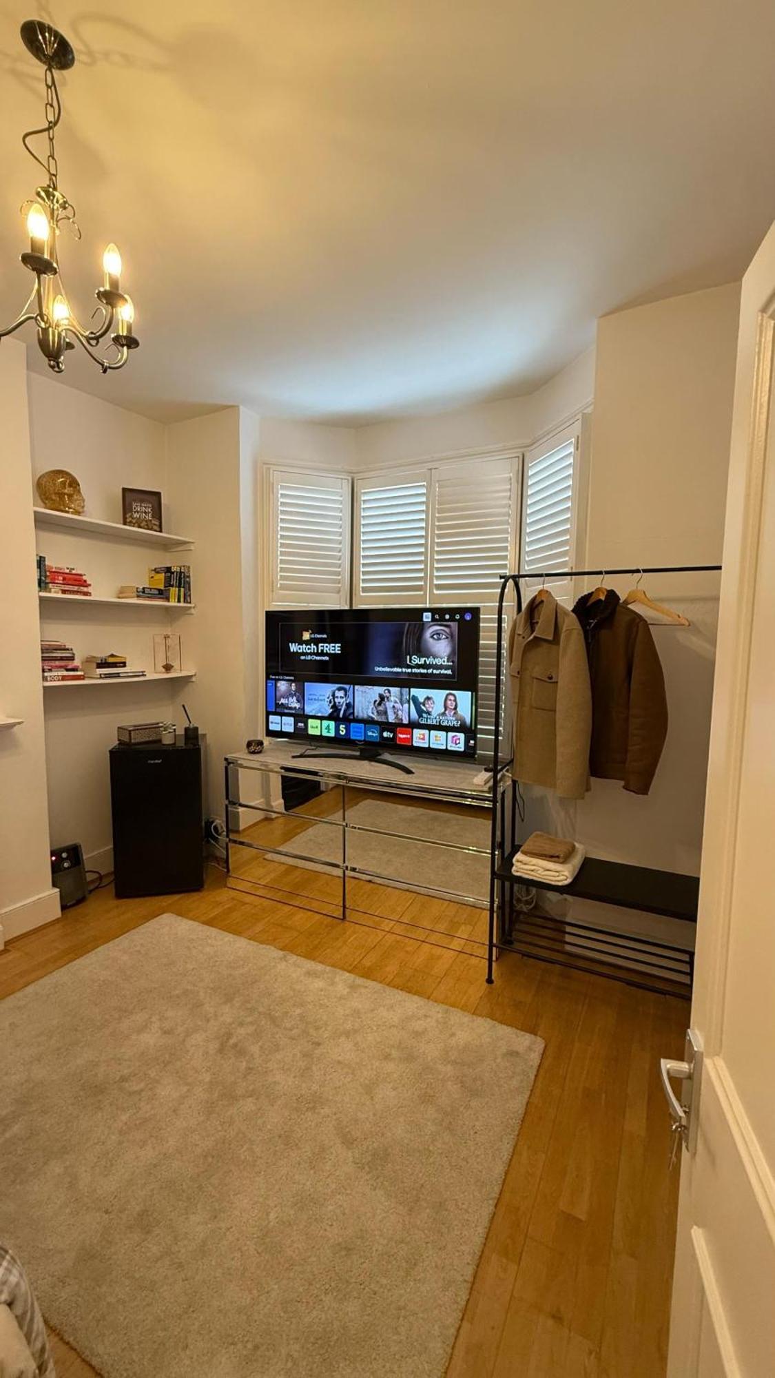 Cozy 1-bedroom Retreat In The Heart Of - Clapham Junction Apartment
