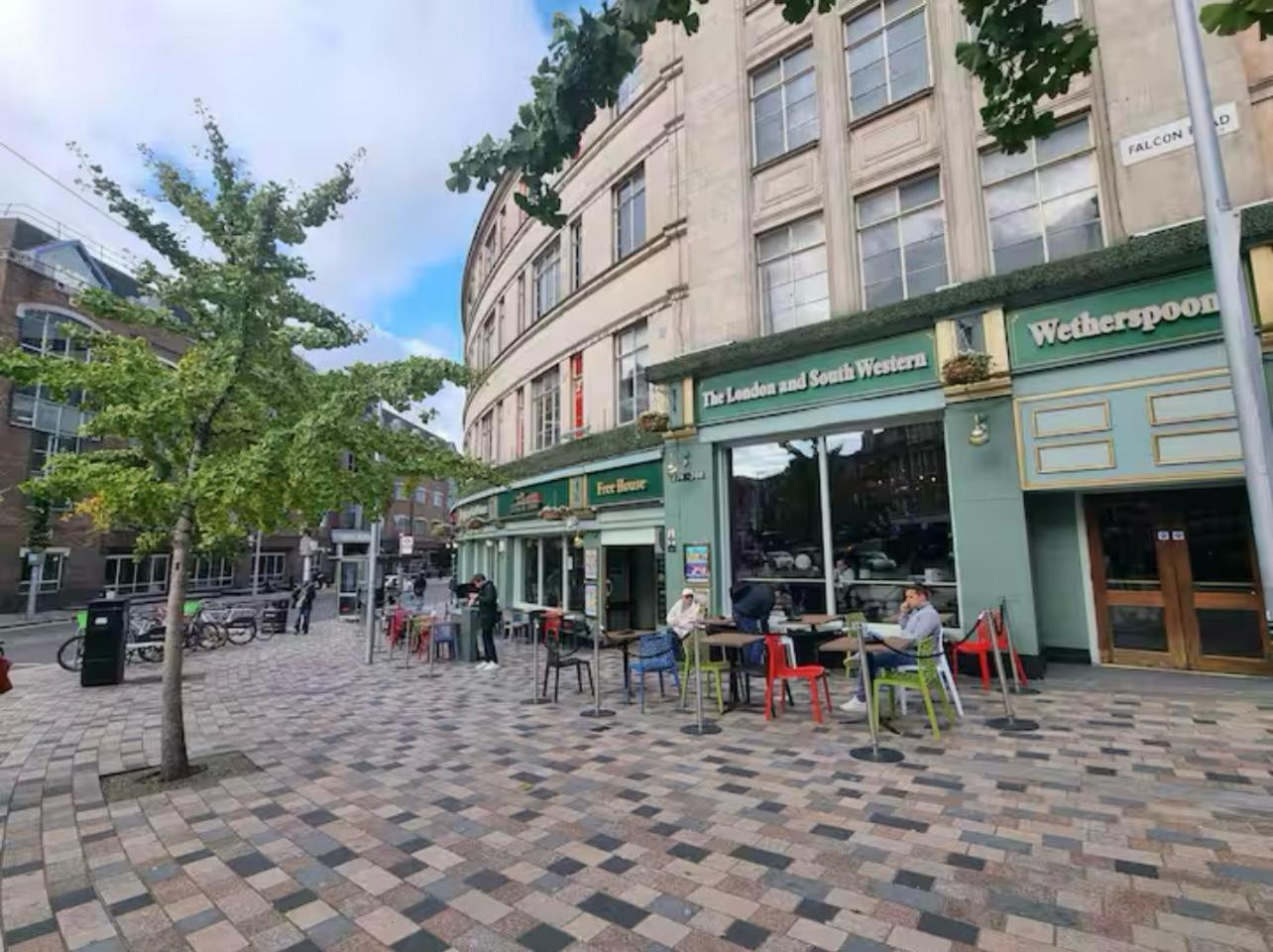Cozy 1-bedroom Retreat In The Heart Of - Clapham Junction London