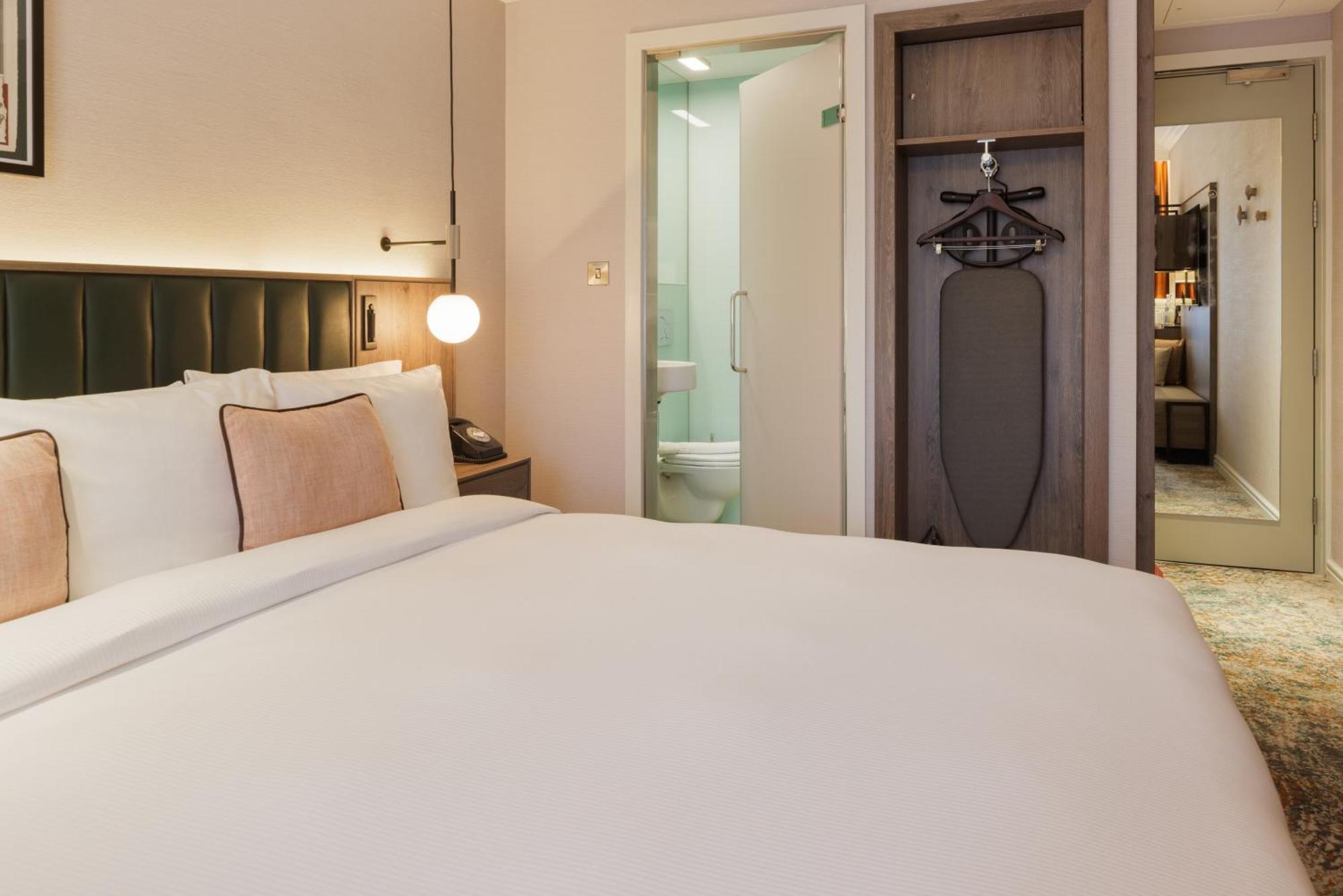 The Memoir Club, Formerly Ambassador Bloomsbury Hotel London