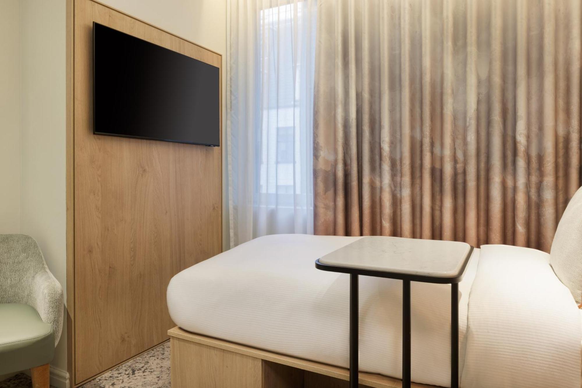 The Memoir Club, Formerly Ambassador Bloomsbury Hotel London