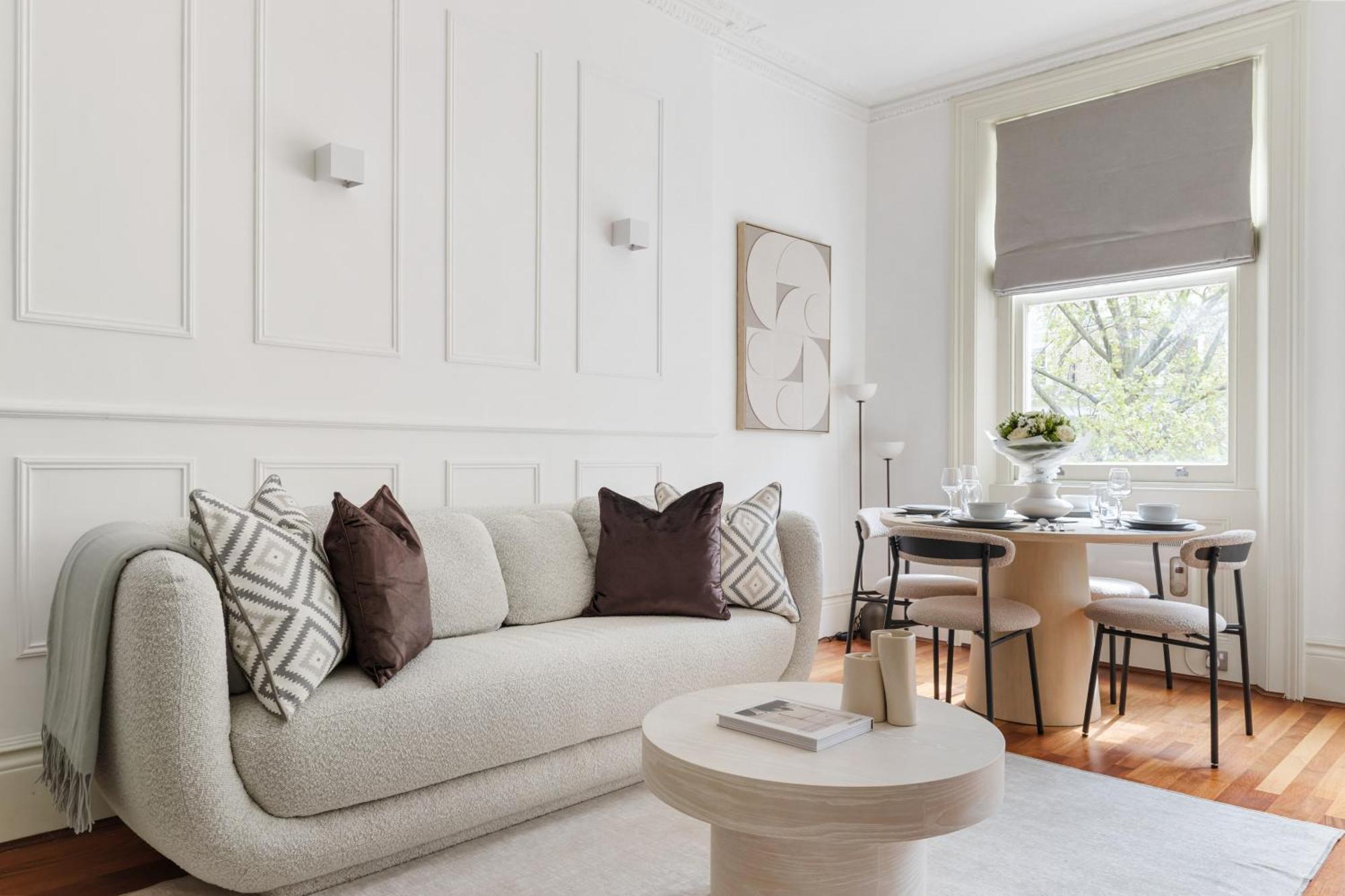 Luxury Corner - La Reserve Knightsbridge Hotel