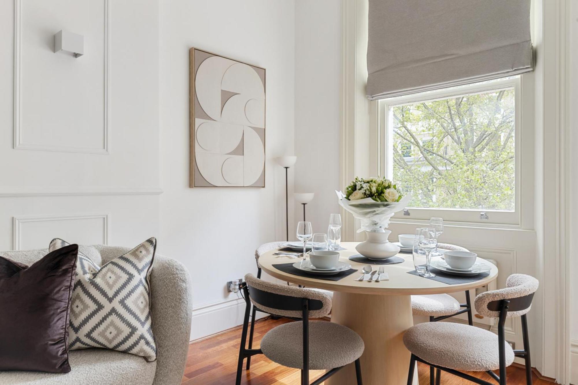 Luxury Corner - La Reserve Knightsbridge 5*