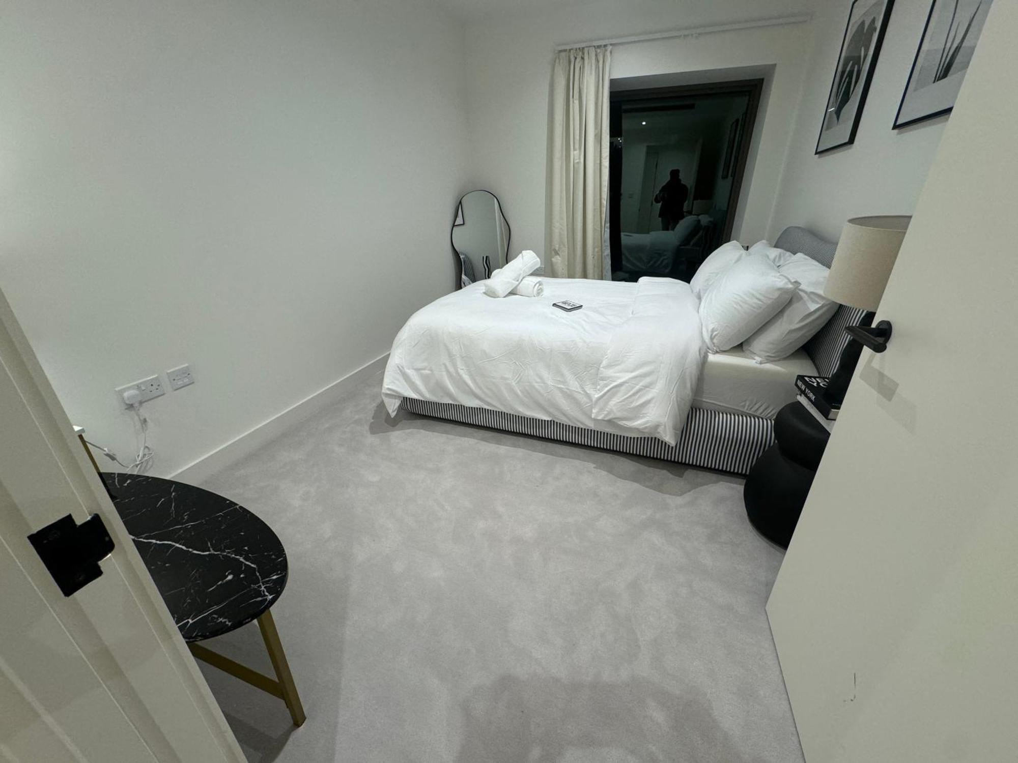 Waterside Near O2 Royal Dock With Parking And Ac Leilighet London