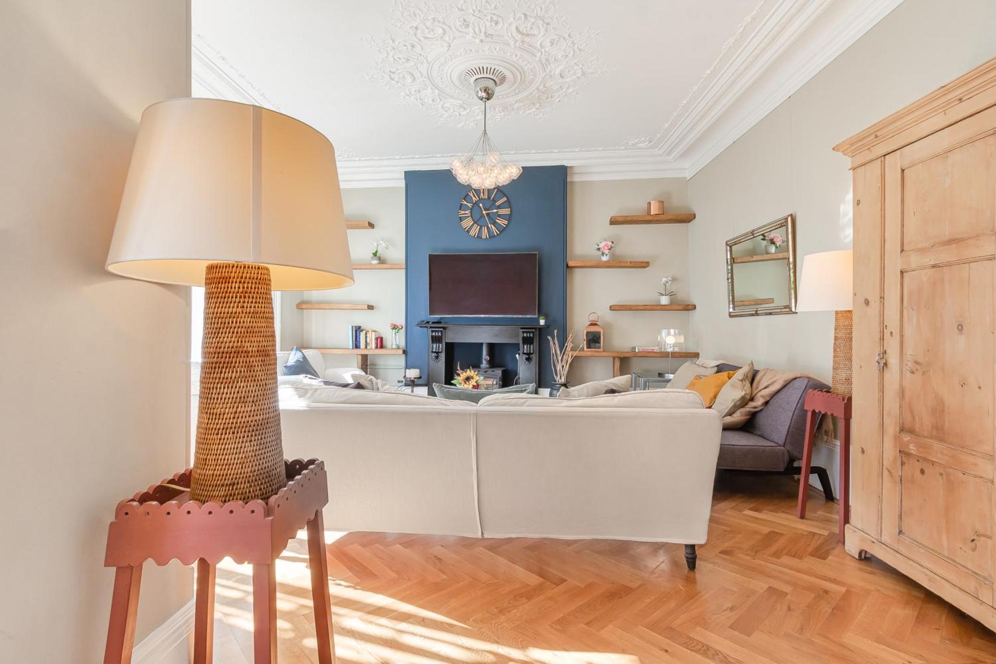 Luxury Victorian 2 Bed 2 Bath Flat E14
