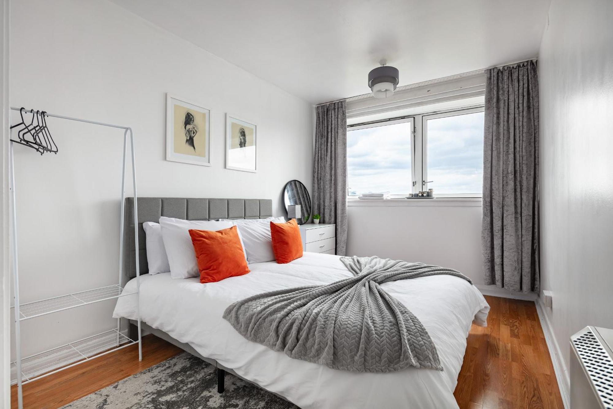 Stylish 2-bed Retreat Steps From Emirates Stadium Londen