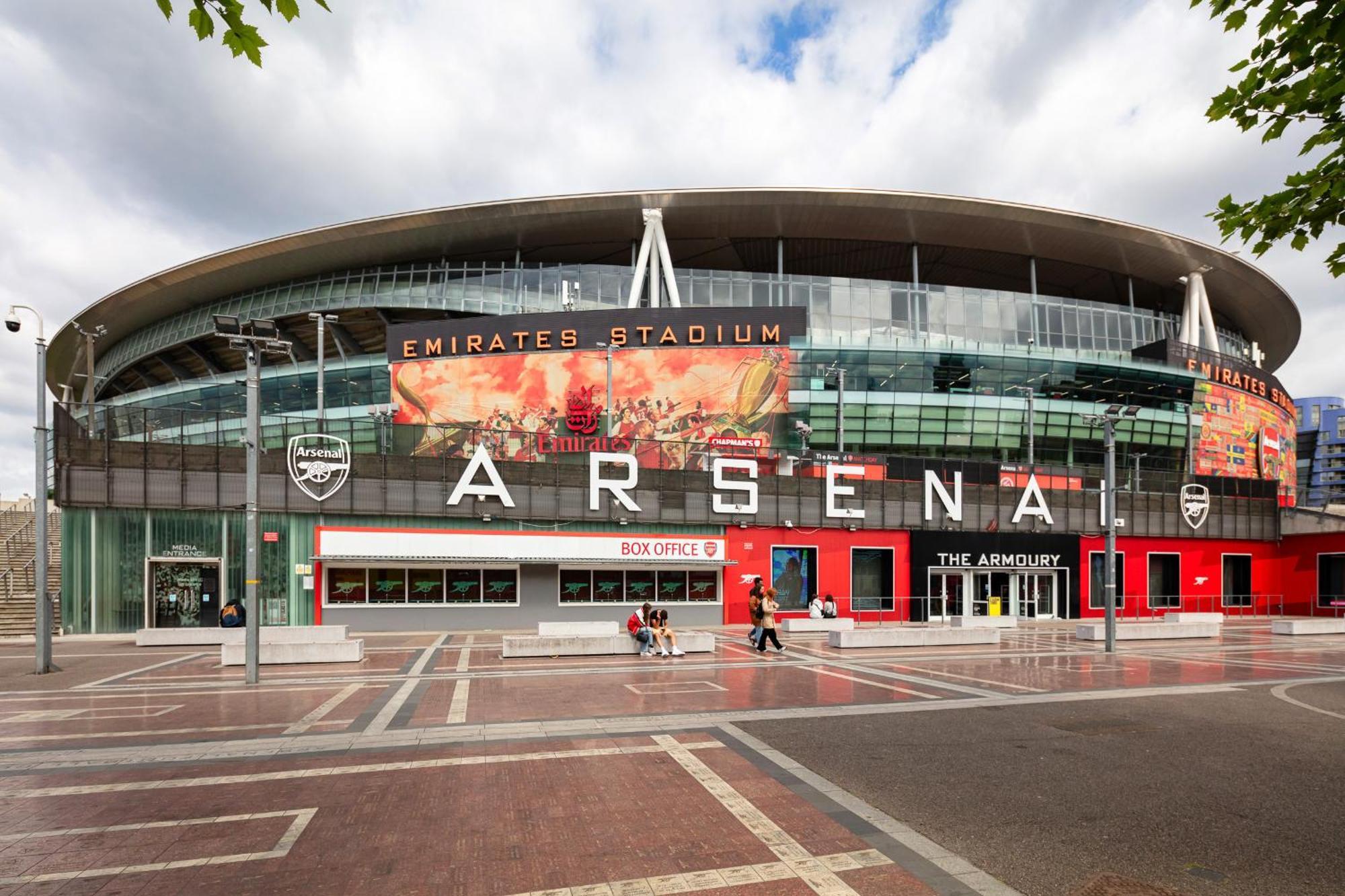 Stylish 2-bed Retreat Steps From Emirates Stadium Londen