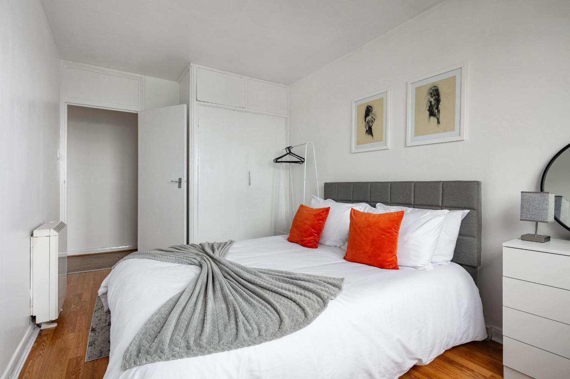 Stylish 2-bed Retreat Steps From Emirates Stadium Apartment *