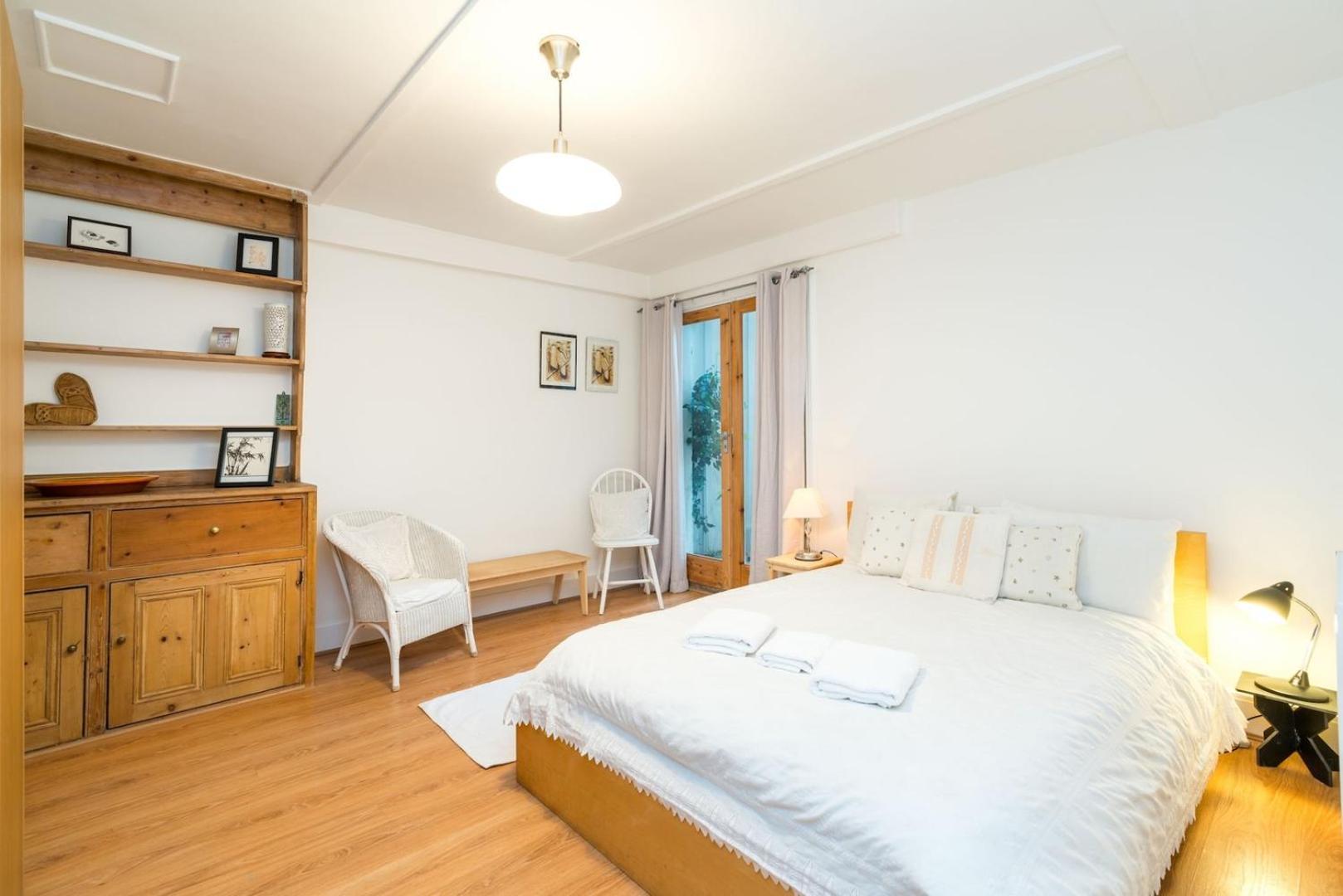 New Stylish 1 Bedroom Flat With Garden | Apartment *
