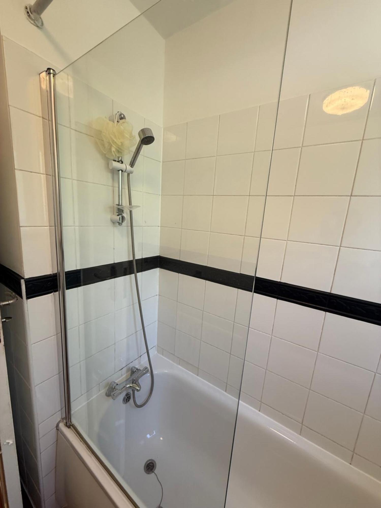 Spacious 5-bedroom House Close To Station Ferienhaus London
