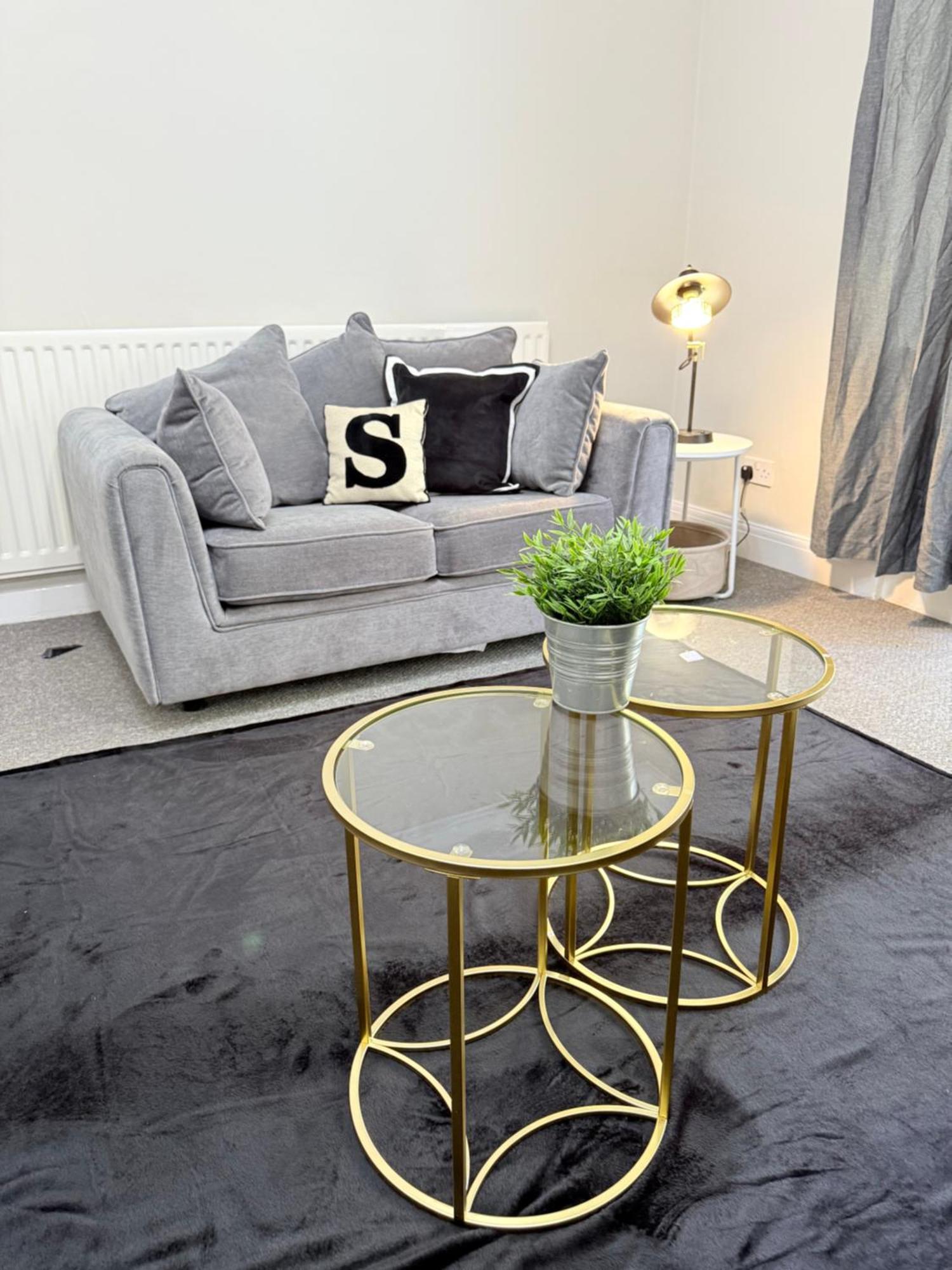 Ferienhaus Spacious 5-bedroom House Close To Station London