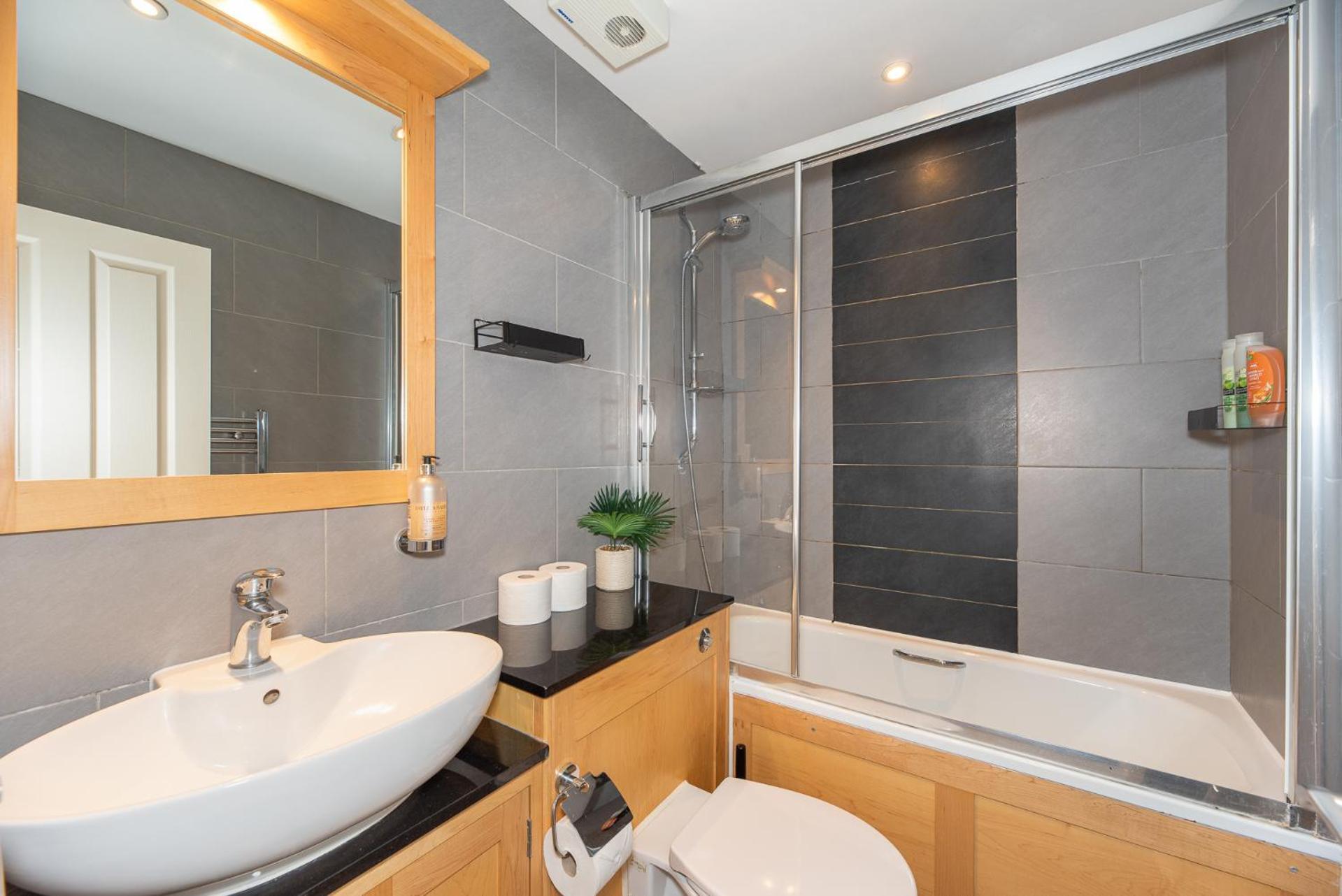 2-bedroom Flat In Embankment A Short Walk Away To Trafalgar Square Near Big Ben, Eye Appartement