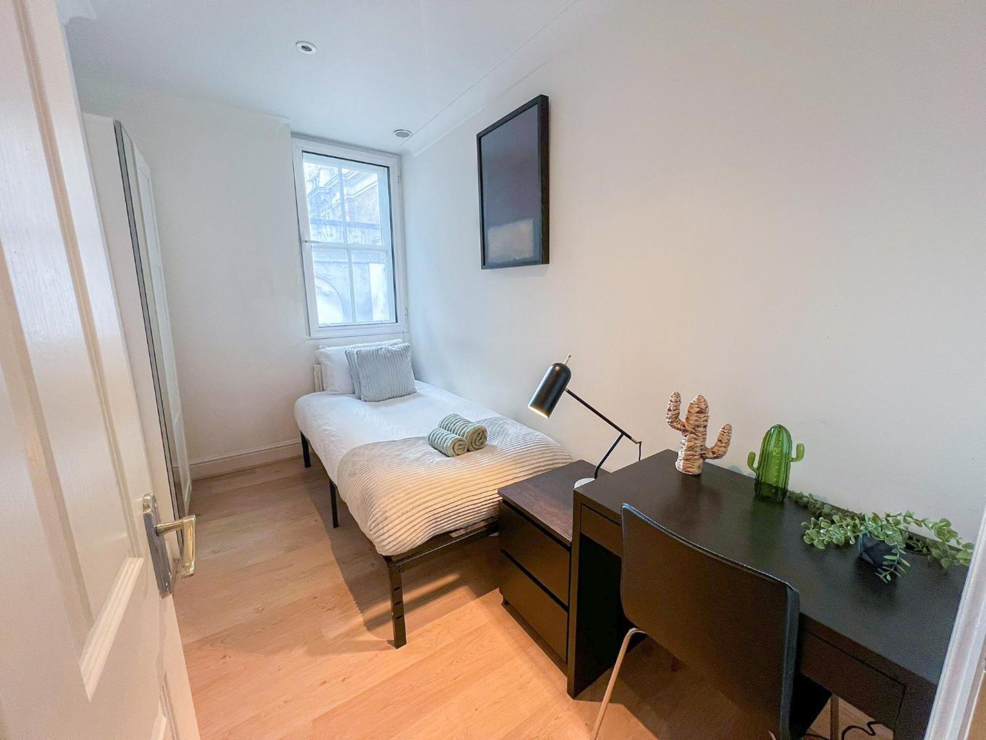 2-bedroom Flat In Embankment A Short Walk Away To Trafalgar Square Near Big Ben, Eye Appartement Londres