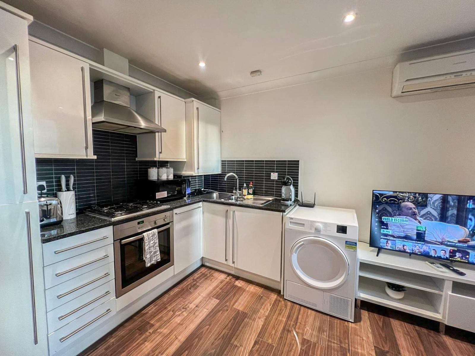 2-bedroom Flat In Embankment A Short Walk Away To Trafalgar Square Near Big Ben, Eye Appartement Londres