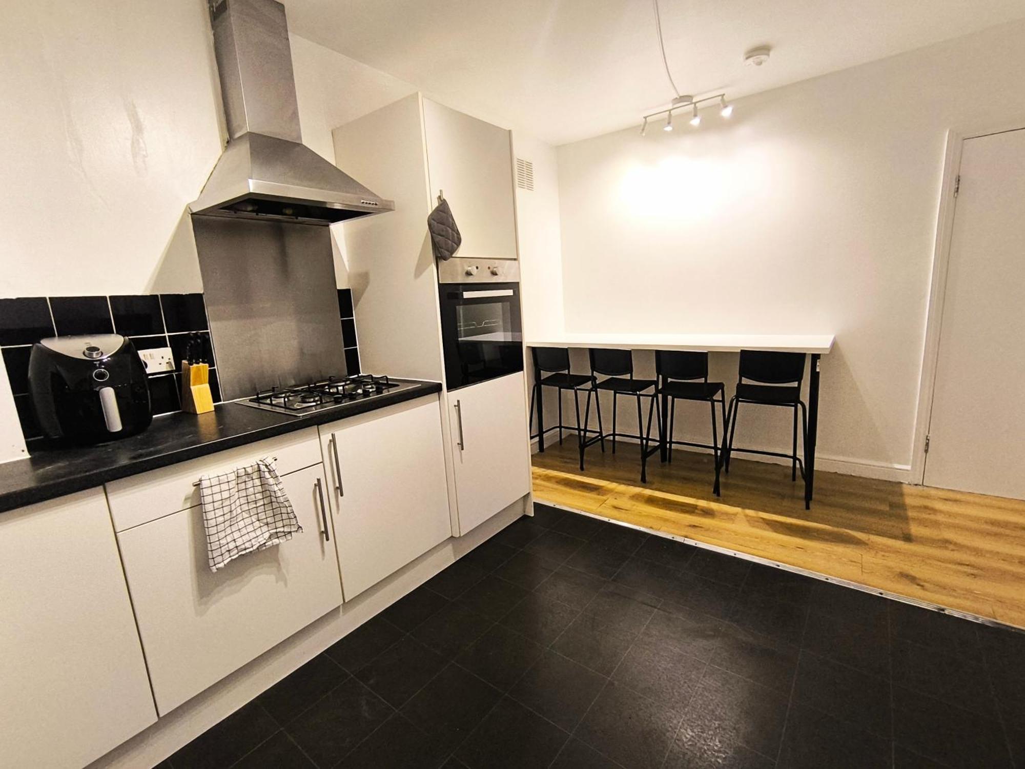Gæstehus 4 Person 3min From South Wimbeldon Tube Station Room2 London